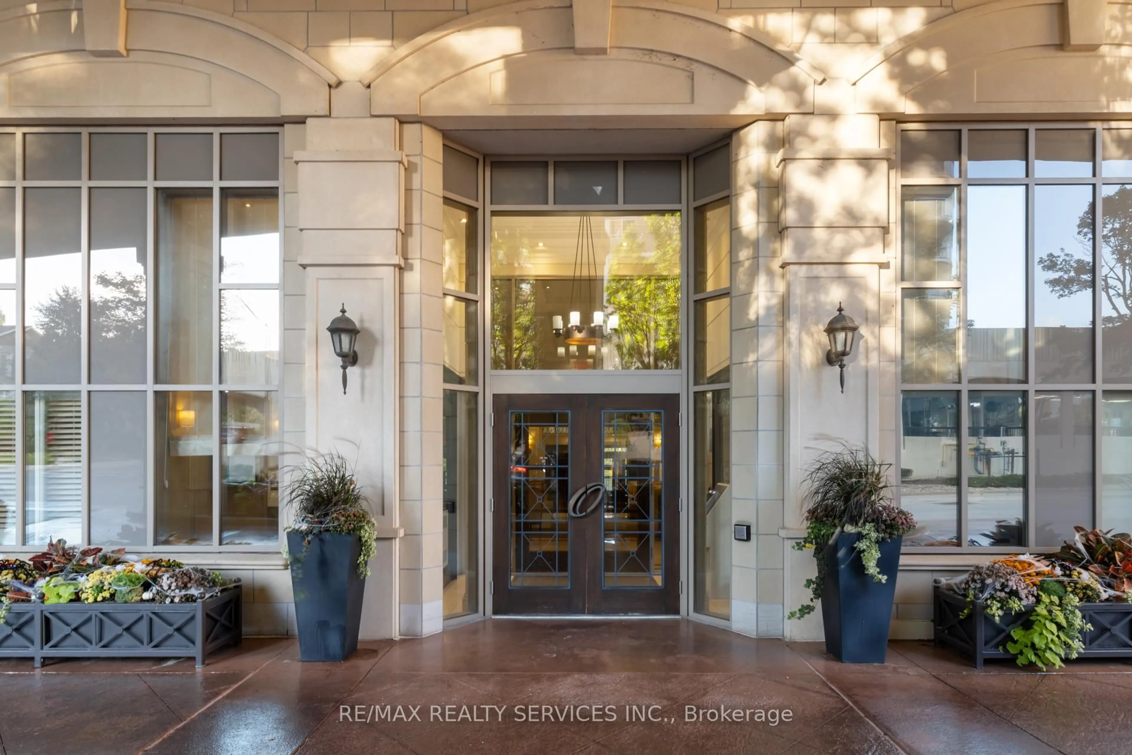 Lobby for 111 Forsythe St #1003, Oakville Ontario L6K 3J9