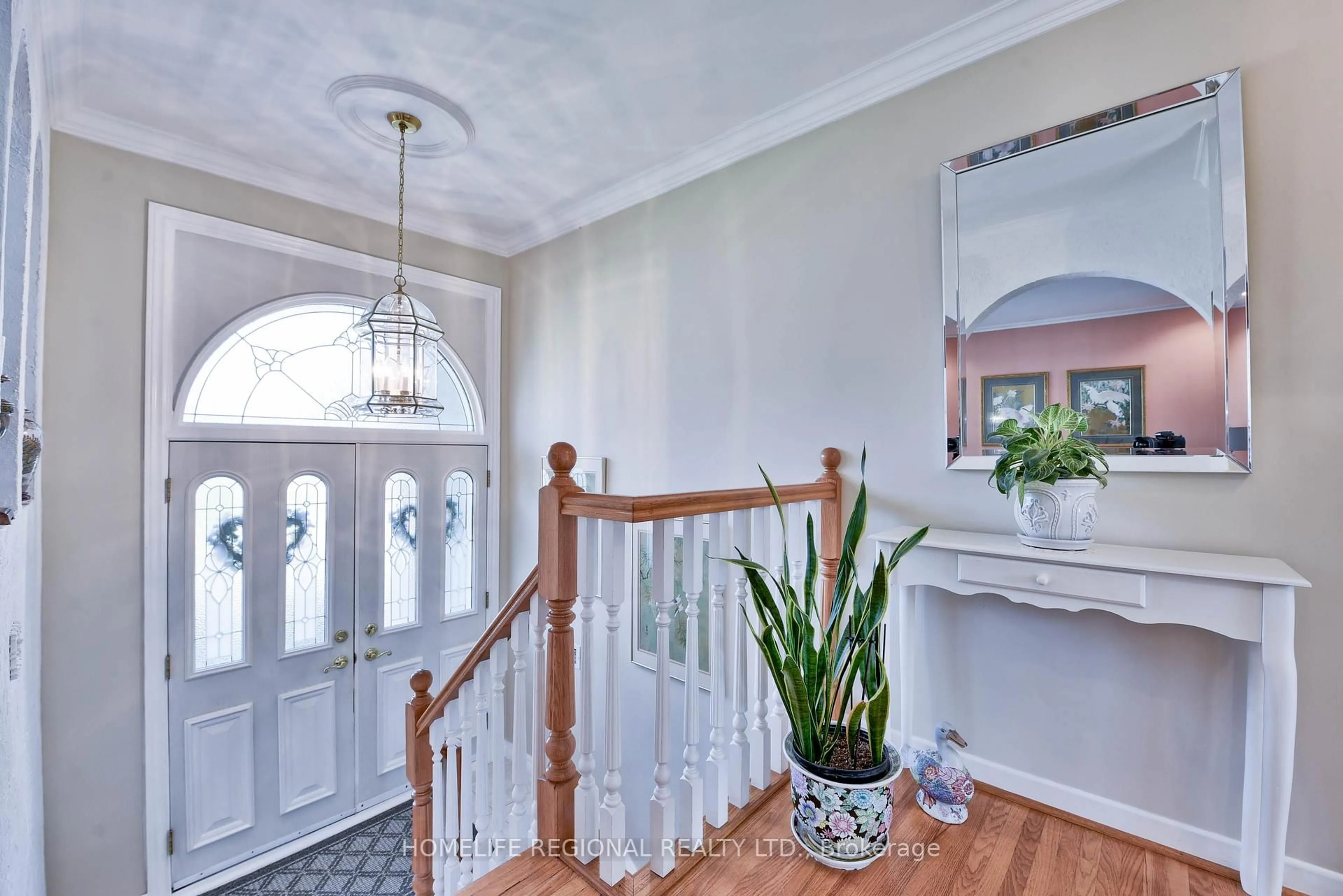 Indoor entryway for 7190 Madiera Rd, Mississauga Ontario L4T 3A8