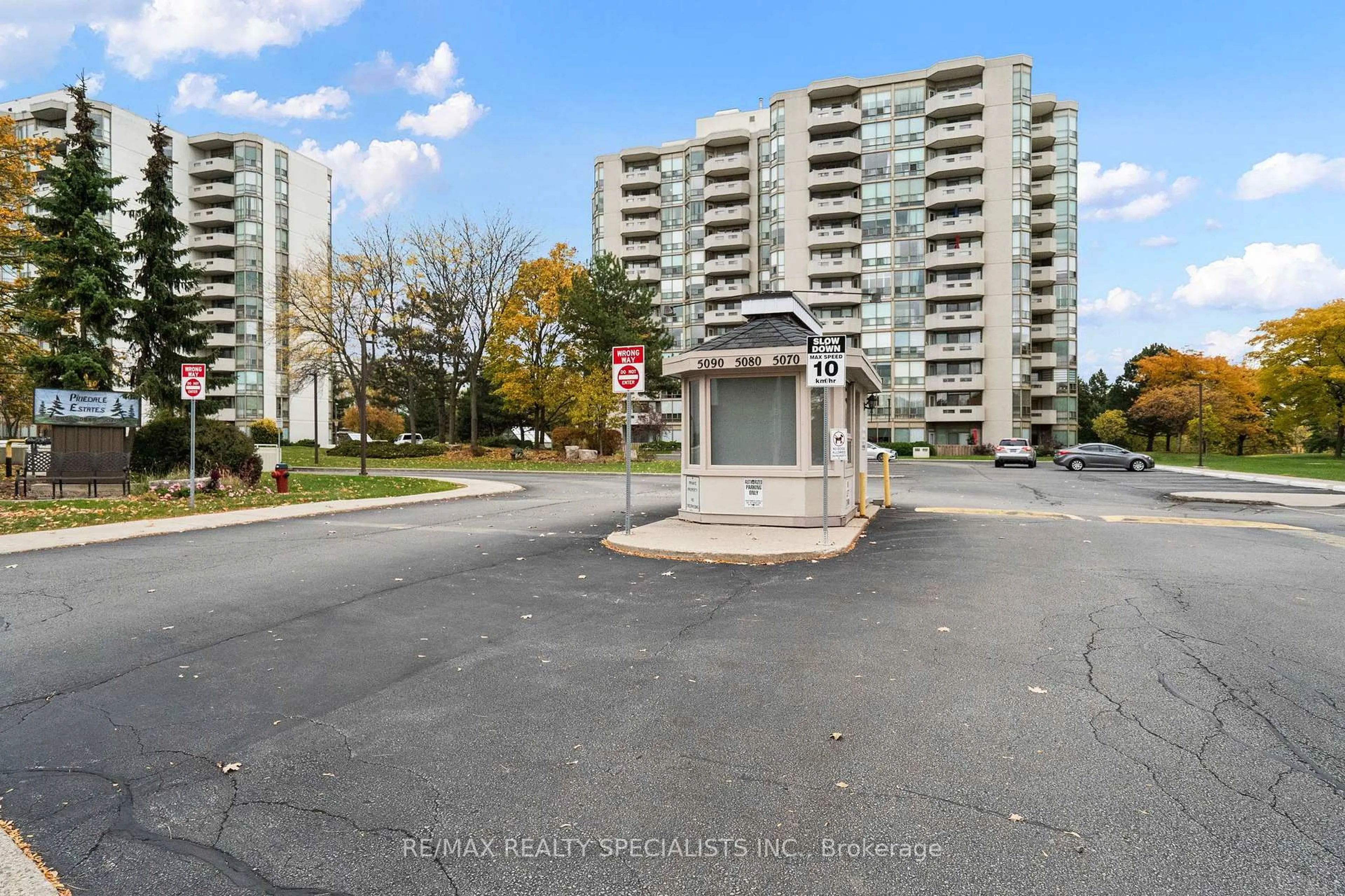 A pic from outside/outdoor area/front of a property/back of a property/a pic from drone, street for 5090 Pinedale Ave #209, Burlington Ontario L7L 3V8