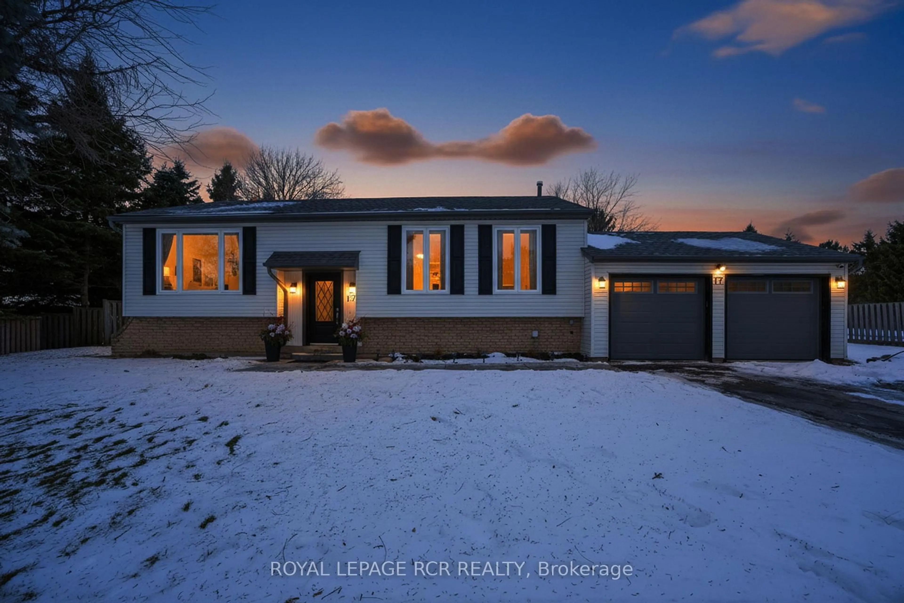 A pic from outside/outdoor area/front of a property/back of a property/a pic from drone, street for 17 Arlow Rd, Caledon Ontario L7K 0A5