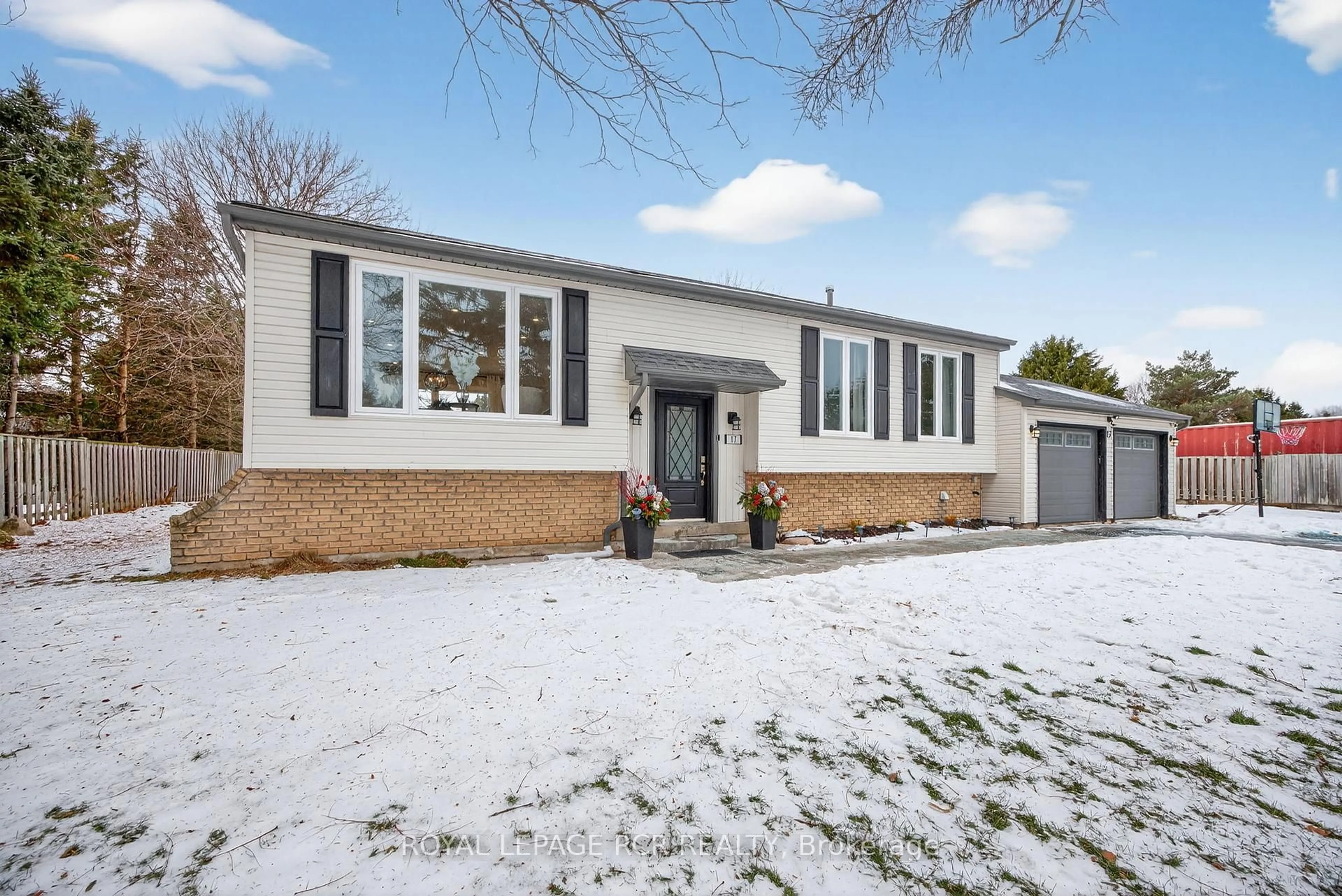 Home with brick exterior material, street for 17 Arlow Rd, Caledon Ontario L7K 0A5