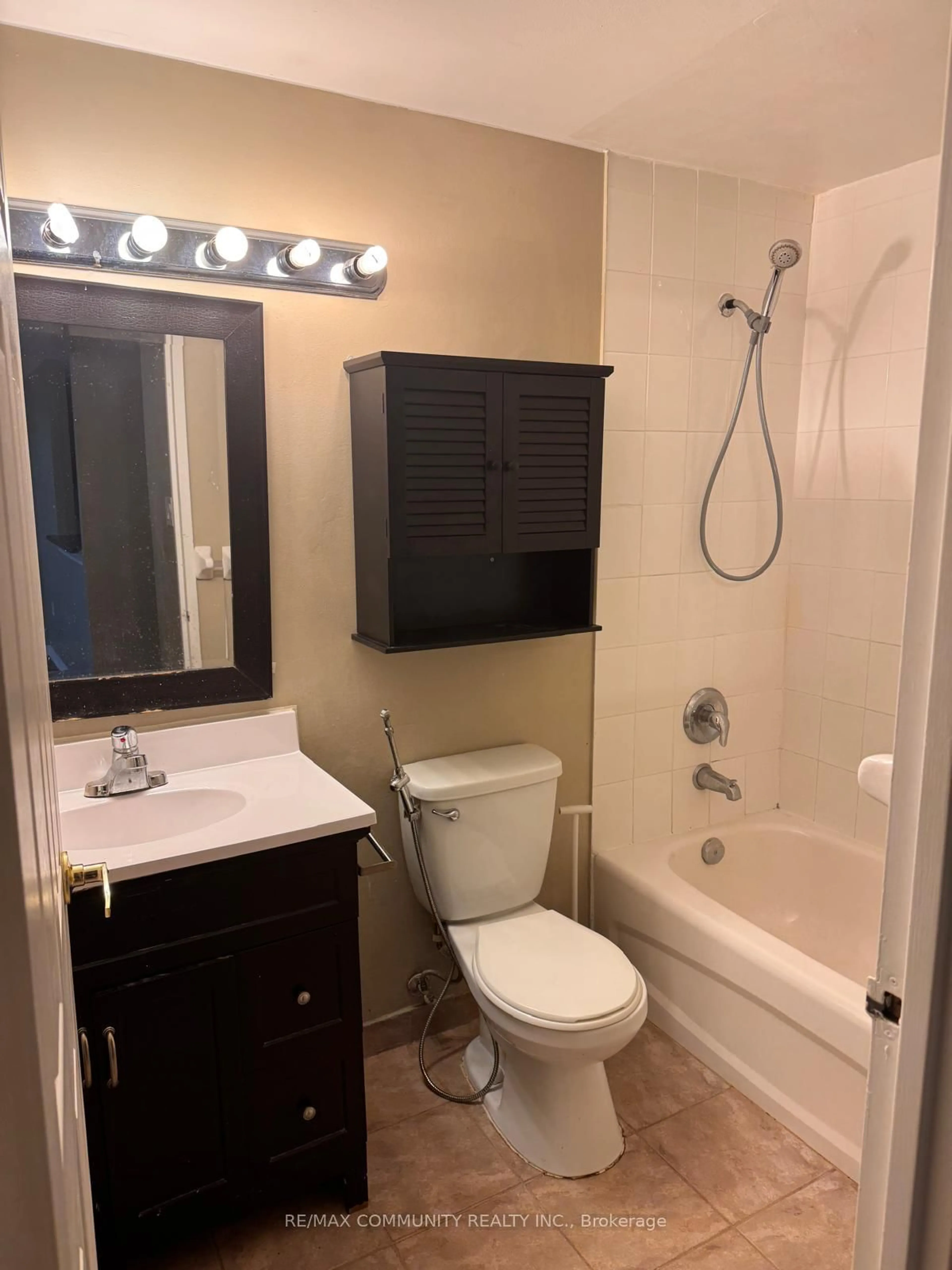 Standard bathroom, ceramic/tile floor for 6720 Glen Erin Dr #505, Mississauga Ontario L4Z 3X7