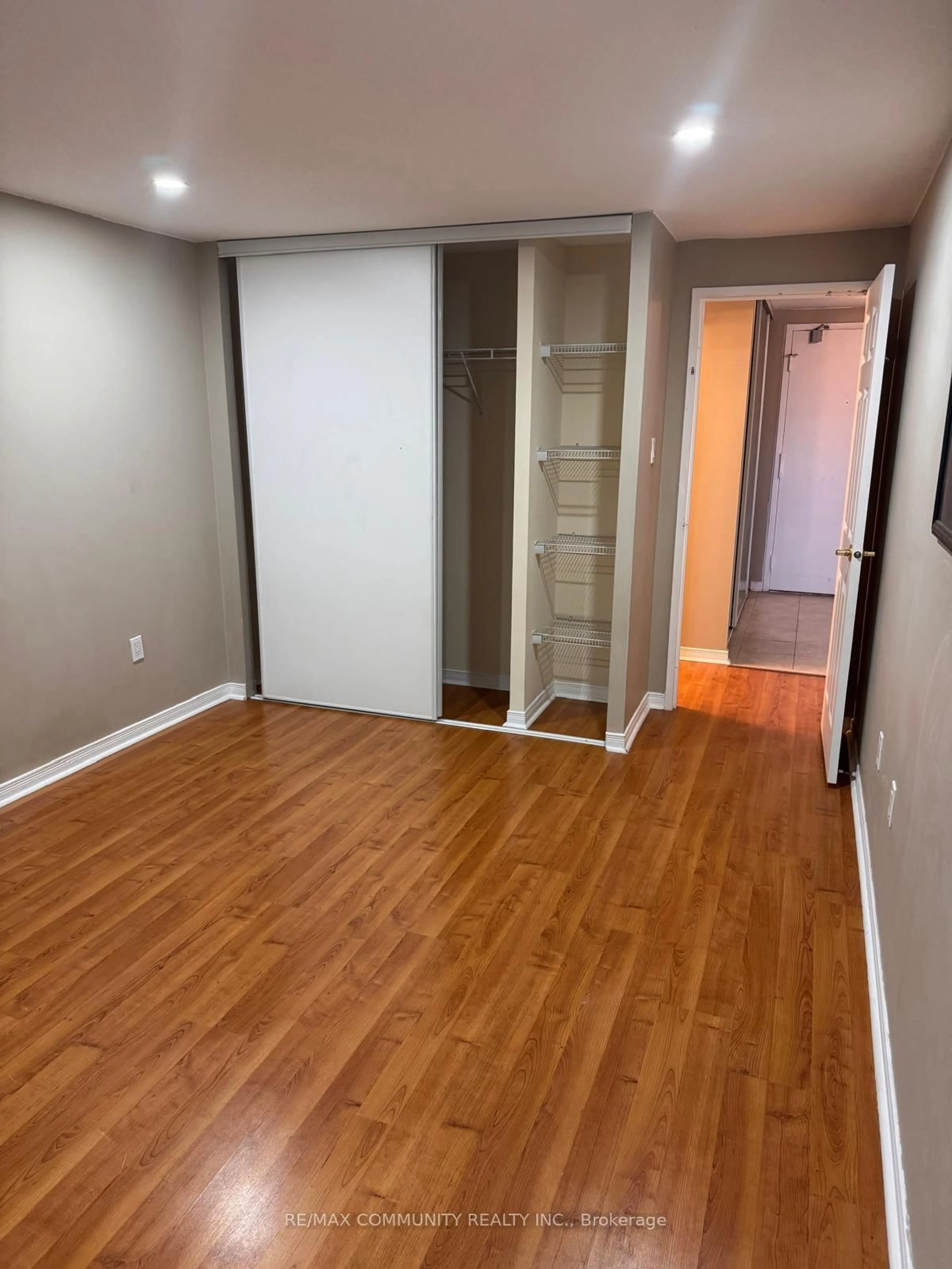 A pic of a room for 6720 Glen Erin Dr #505, Mississauga Ontario L4Z 3X7
