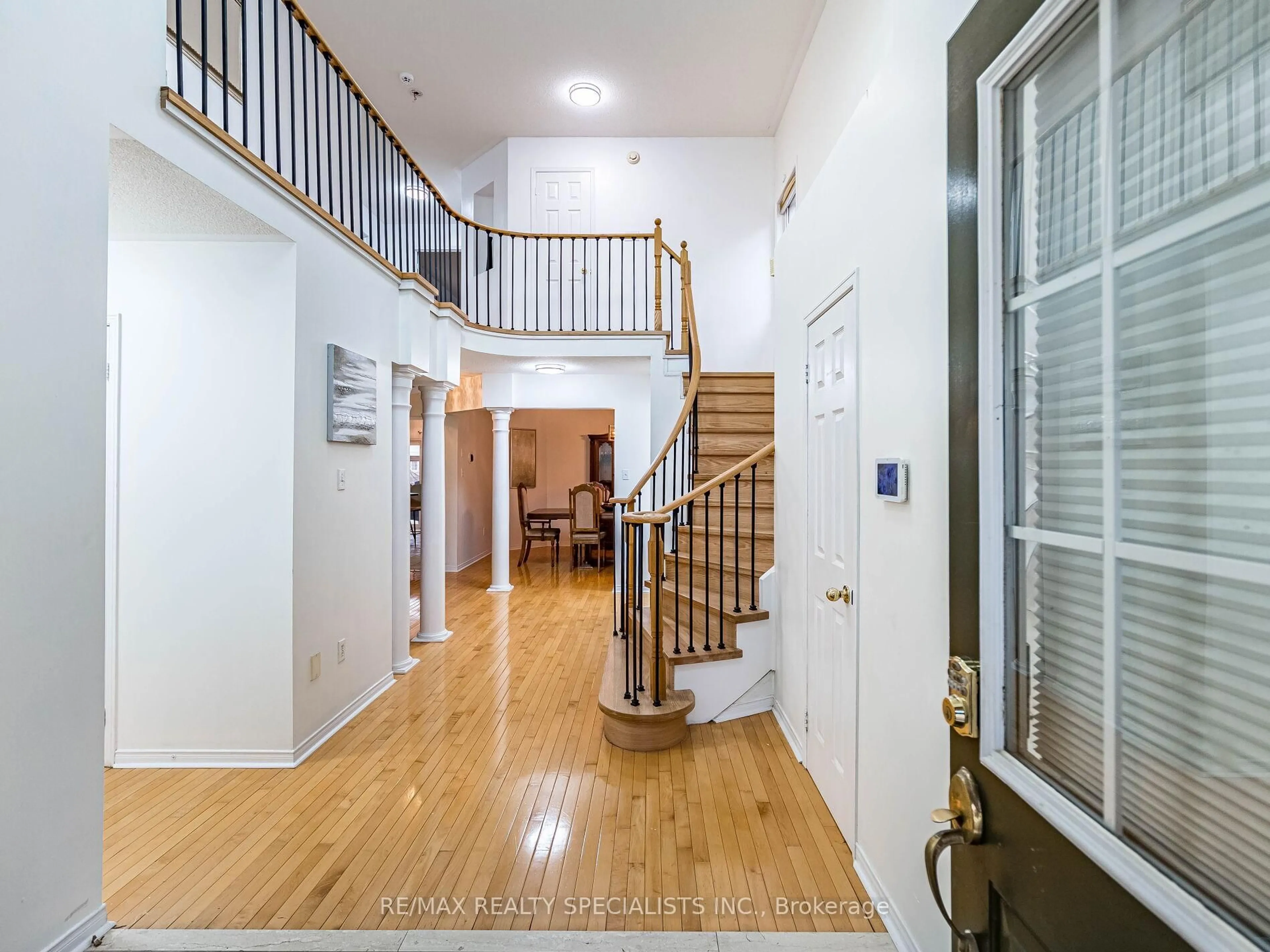 Indoor foyer for 120 Luella Cres, Brampton Ontario L7A 3H5