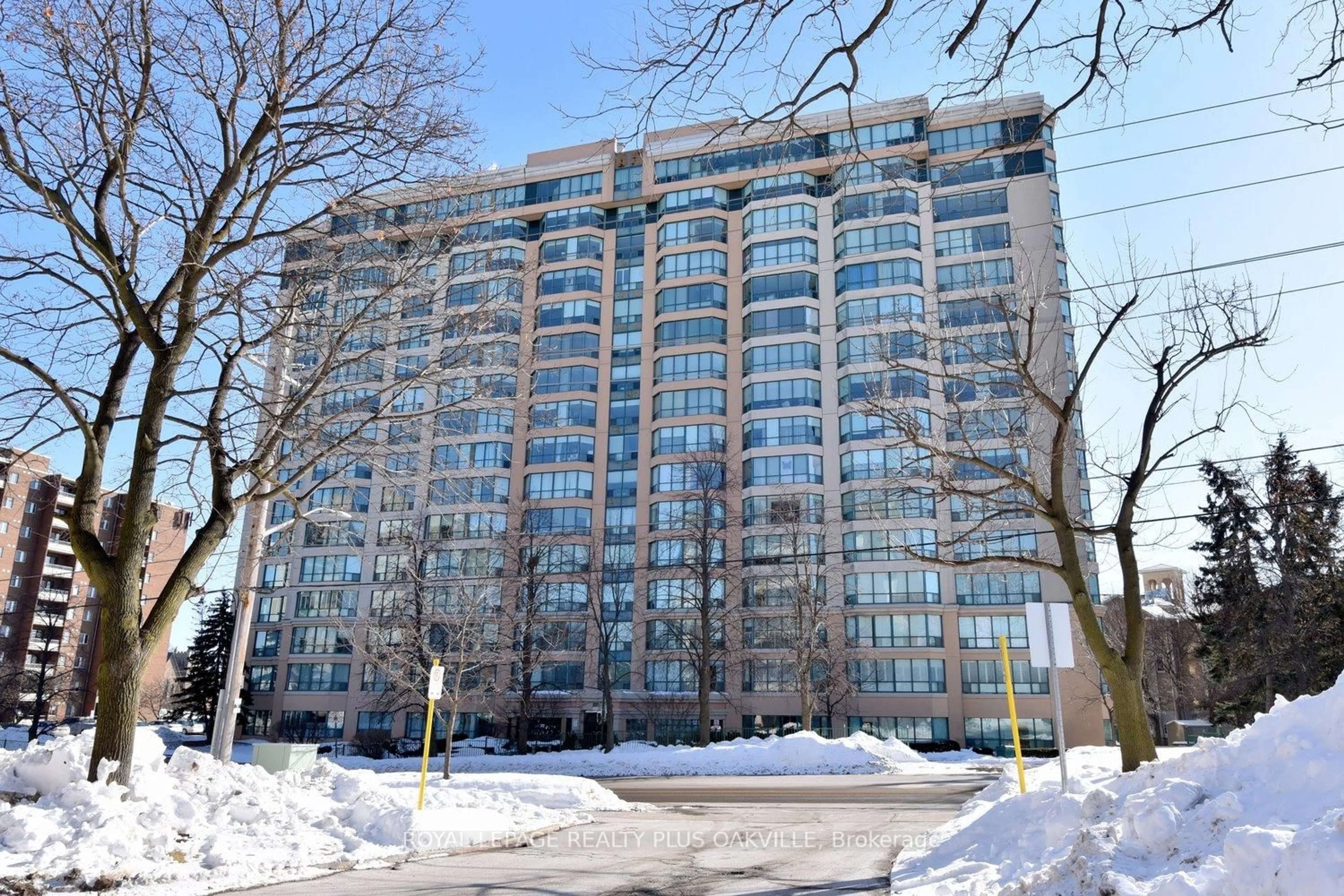 Indoor foyer for 100 Millside Dr #1105, Milton Ontario L9T 5E2