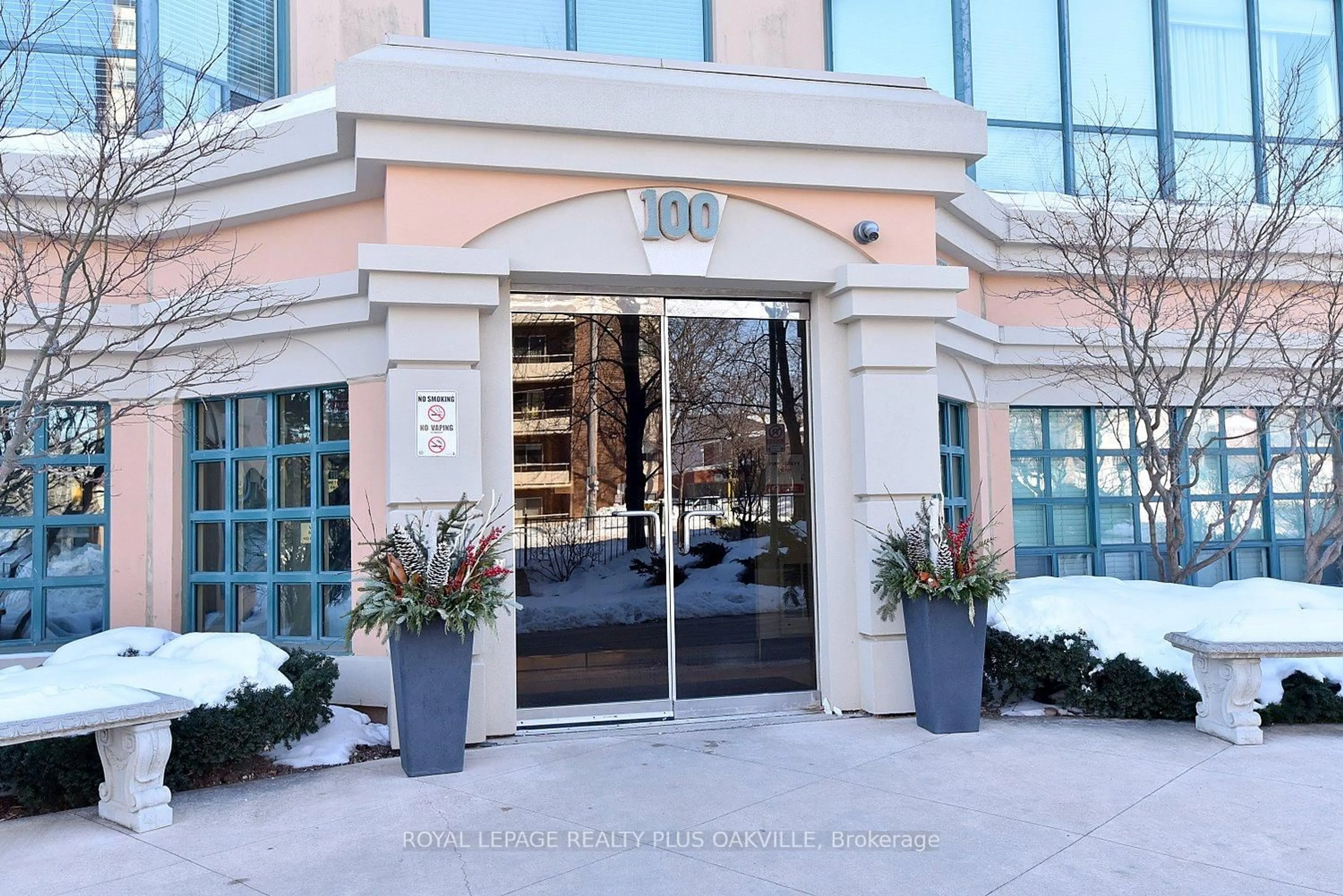 Indoor foyer for 100 Millside Dr #1105, Milton Ontario L9T 5E2