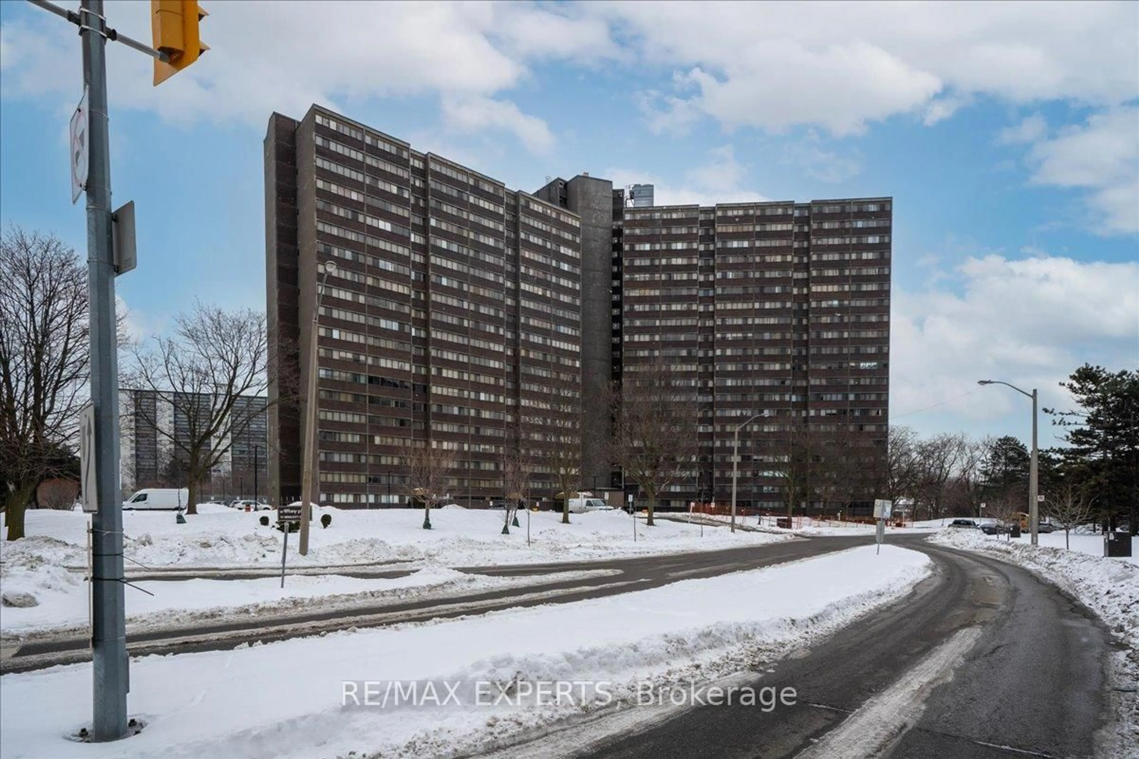 Blurry image for 11 Wincott Dr #2115, Toronto Ontario M9R 2R9