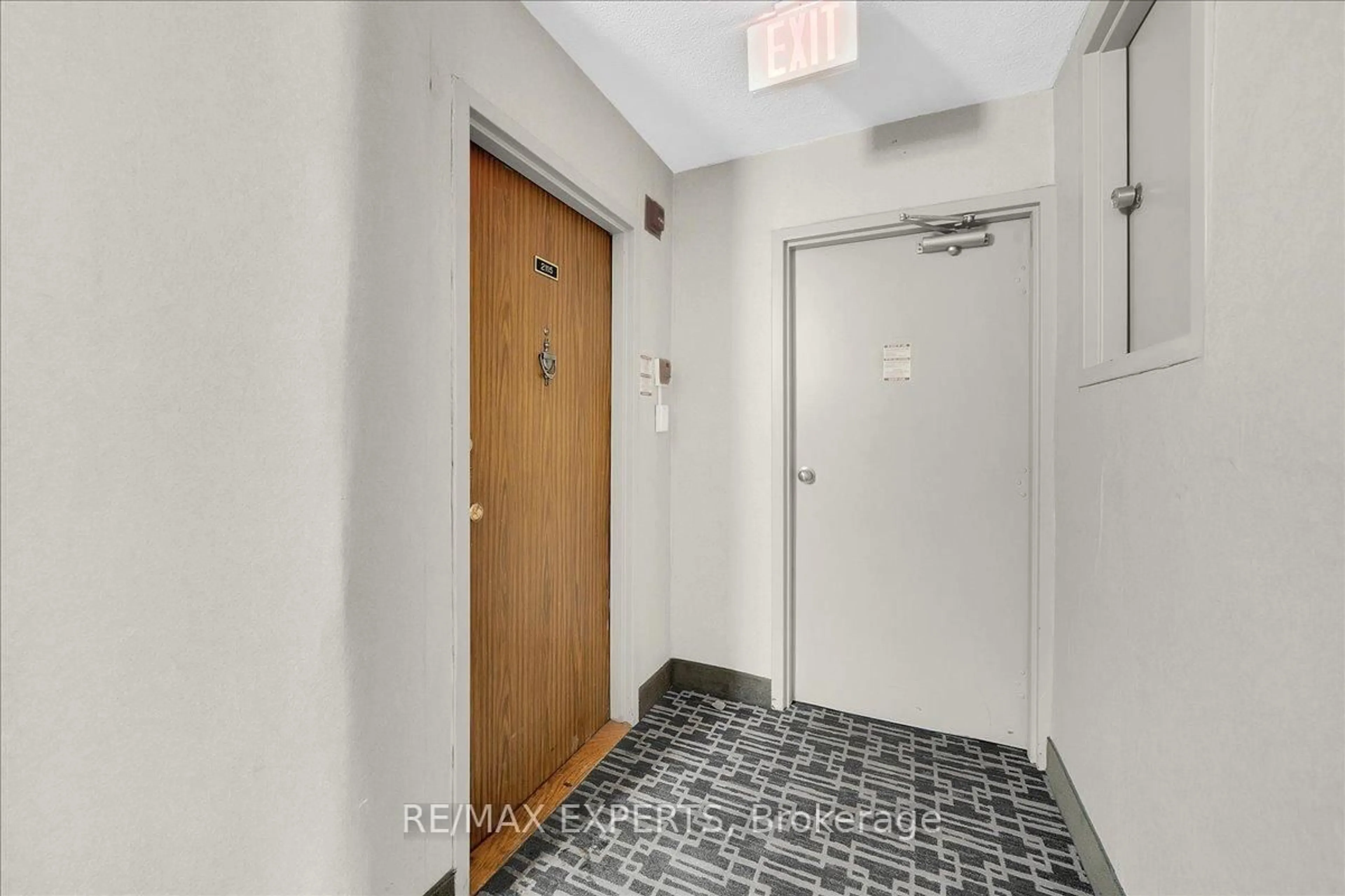 Indoor entryway for 11 Wincott Dr #2115, Toronto Ontario M9R 2R9