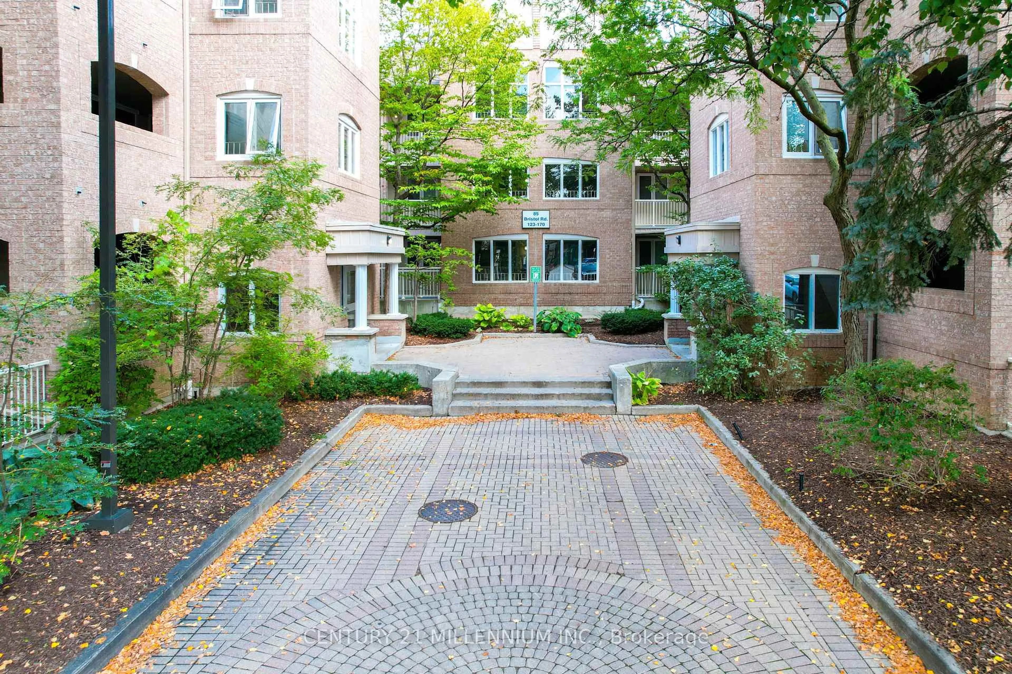 Patio, street for 85 Bristol Rd #164, Mississauga Ontario L4Z 3P3