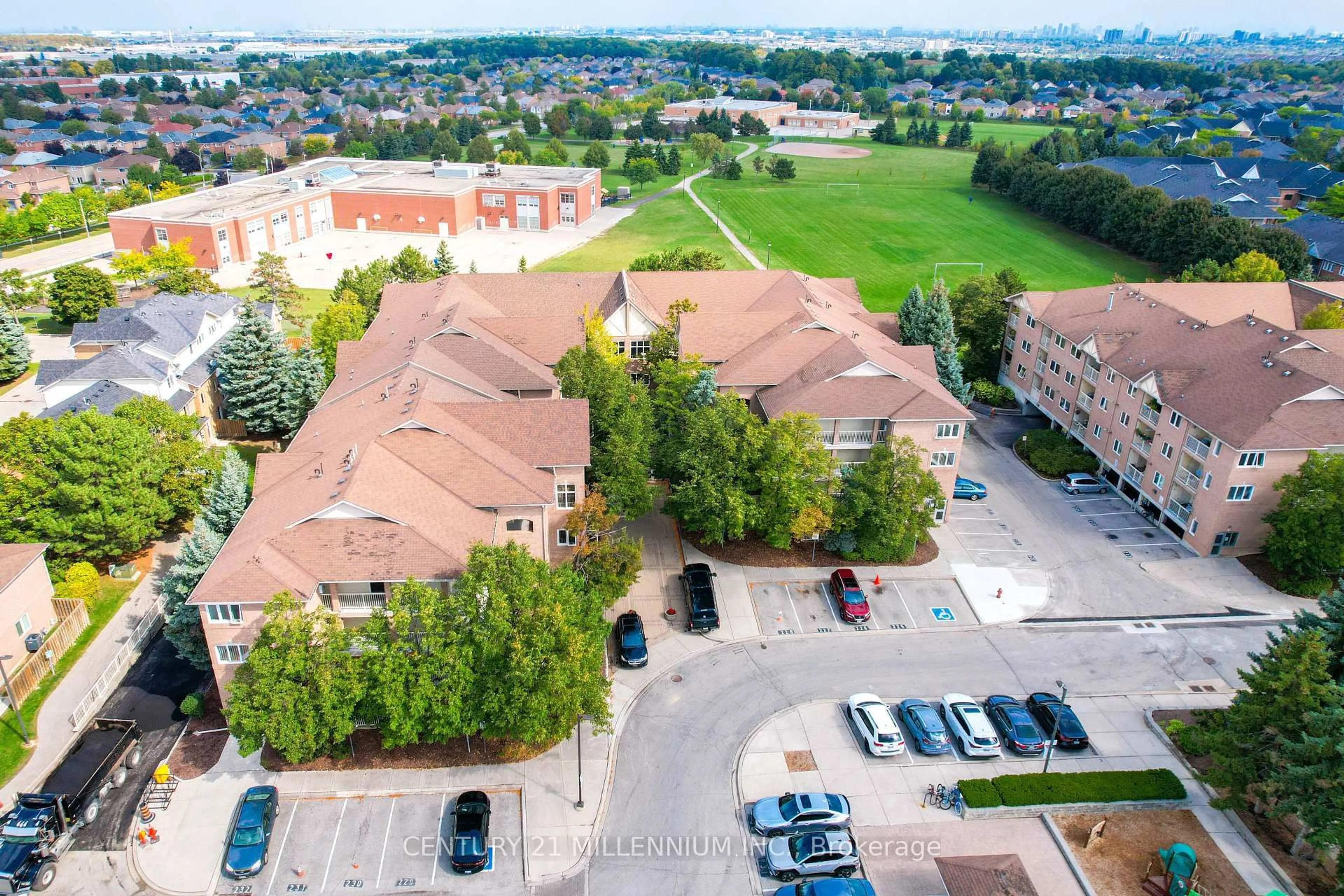 A pic from outside/outdoor area/front of a property/back of a property/a pic from drone, mountain view for 85 Bristol Rd #164, Mississauga Ontario L4Z 3P3
