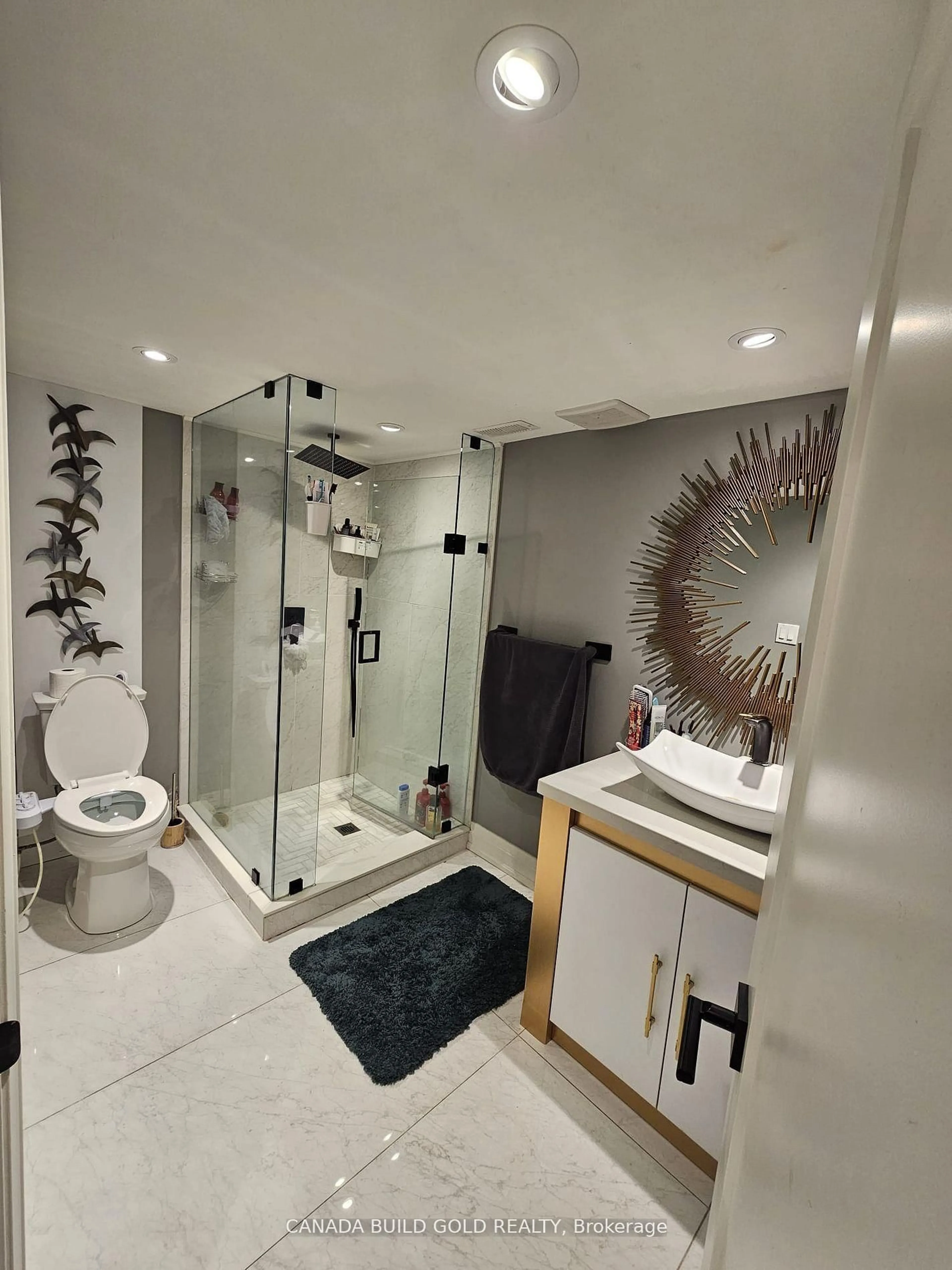 Contemporary bathroom, ceramic/tile floor for 61 Yellowknife Rd, Brampton Ontario L6R 3X5