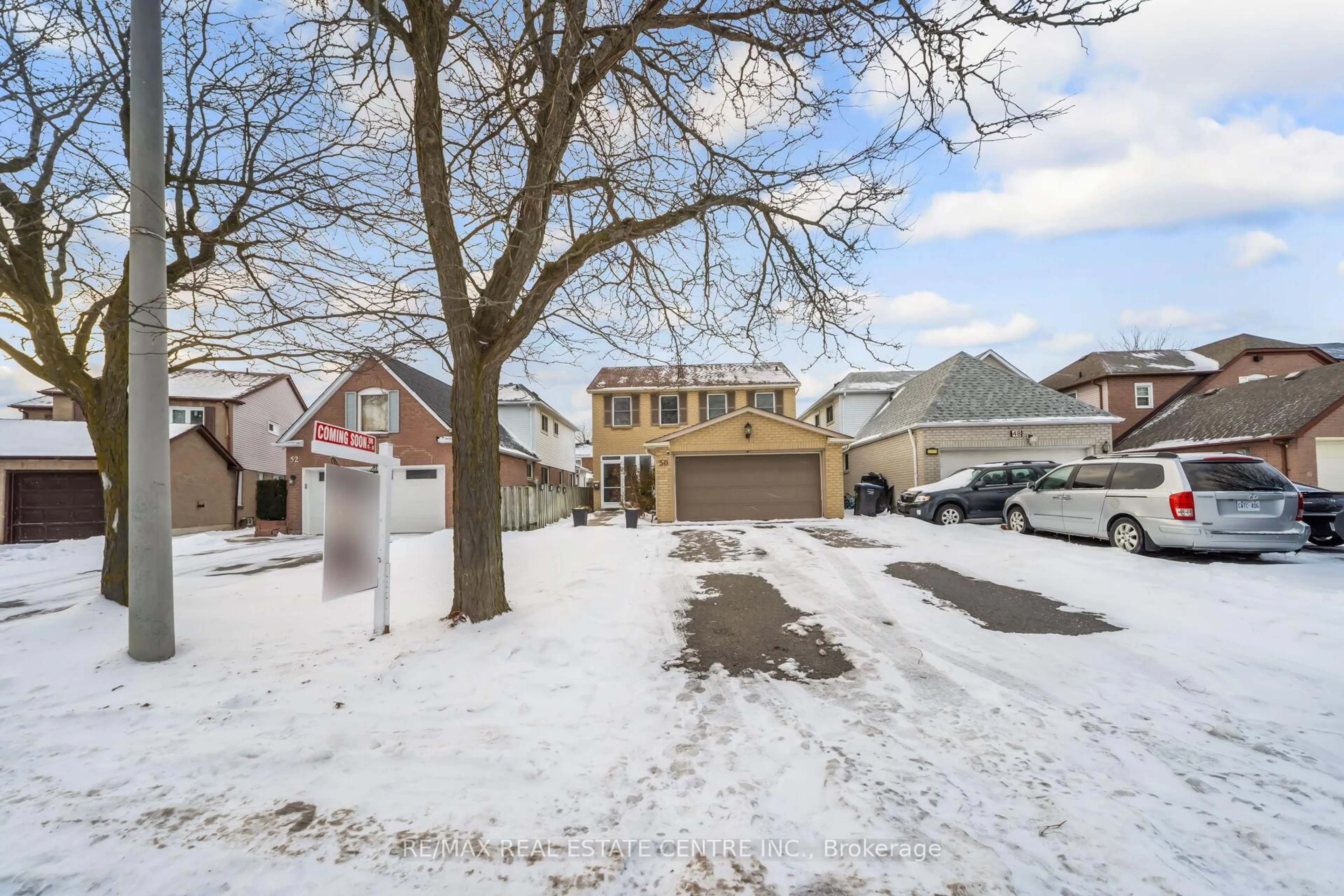 A pic from outside/outdoor area/front of a property/back of a property/a pic from drone, street for 50 Lacewood Cres, Brampton Ontario L6S 3K4