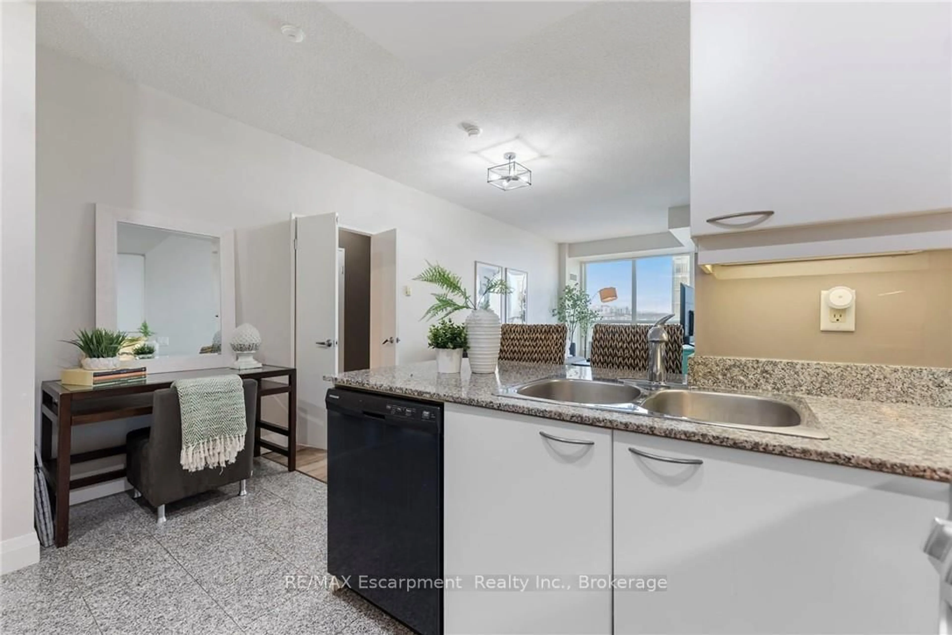 Open concept kitchen, ceramic/tile floor for 88 Palace Pier #902, Toronto Ontario M8V 3W9