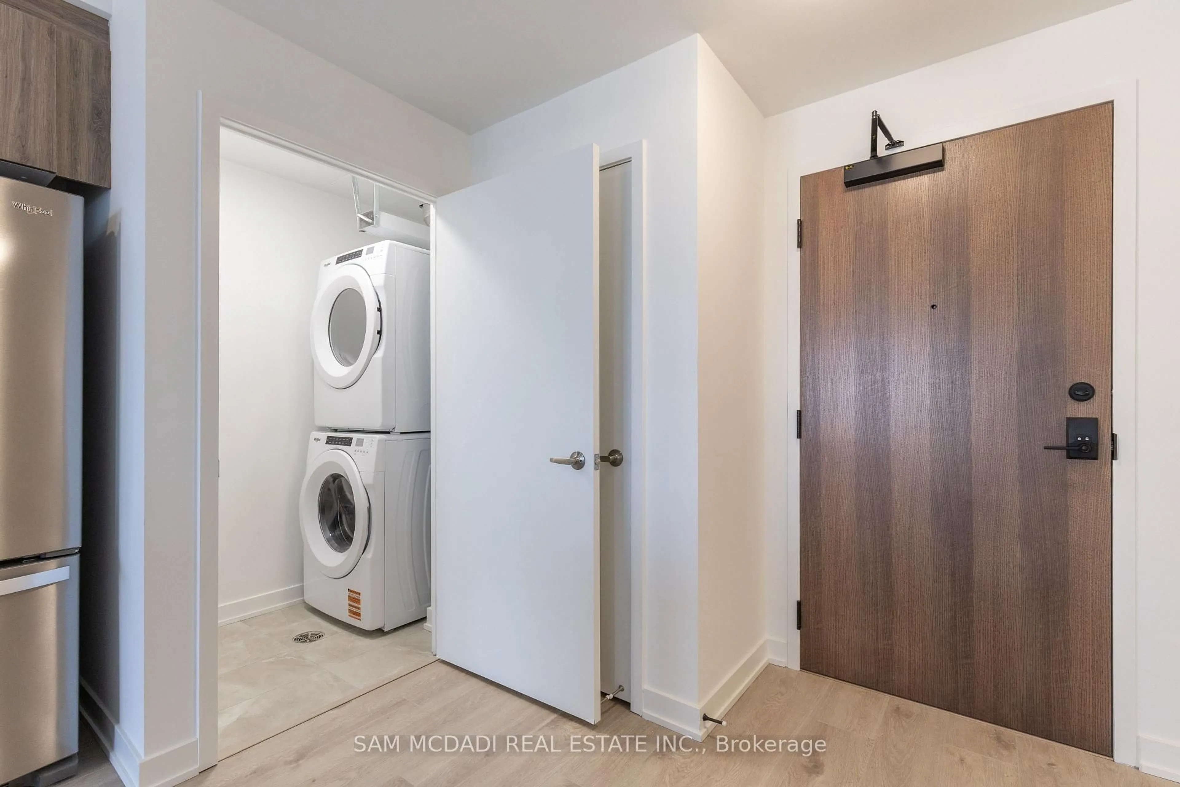 Laundry room for 1035 Southdown Rd #1503, Mississauga Ontario L5J 0A2