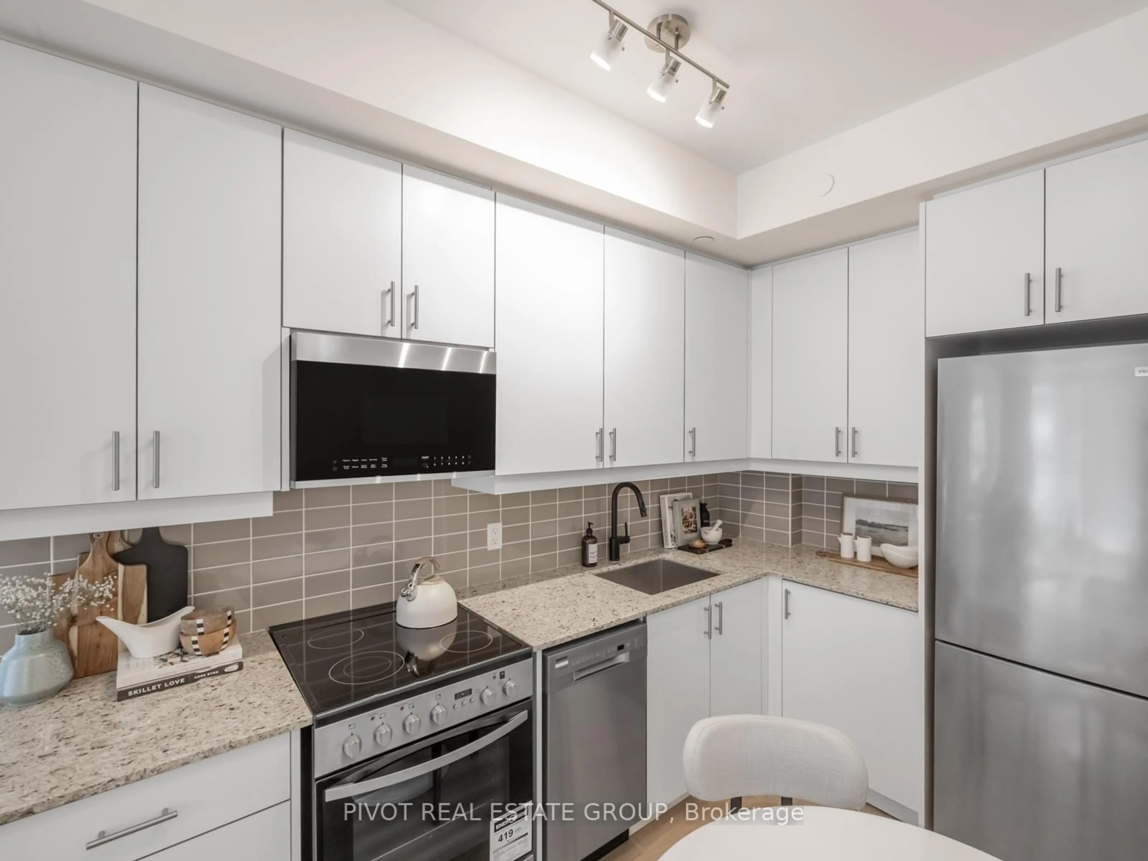 Standard kitchen, ceramic/tile floor for 2333 Khalsa Gate #324, Oakville Ontario L6M 0X7