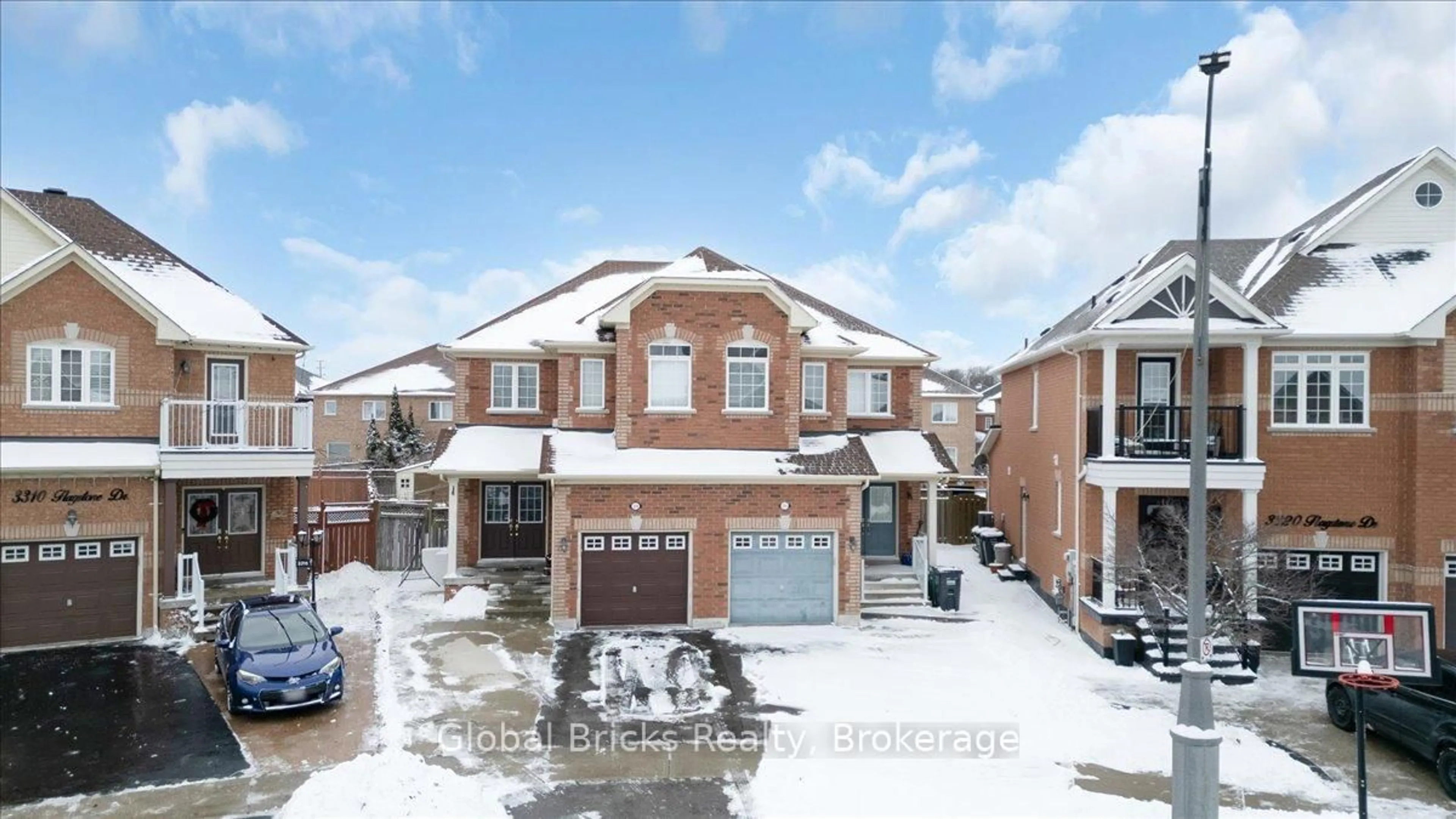 Home with brick exterior material, street for 3314 Flagstone Dr, Mississauga Ontario L5M 7T7