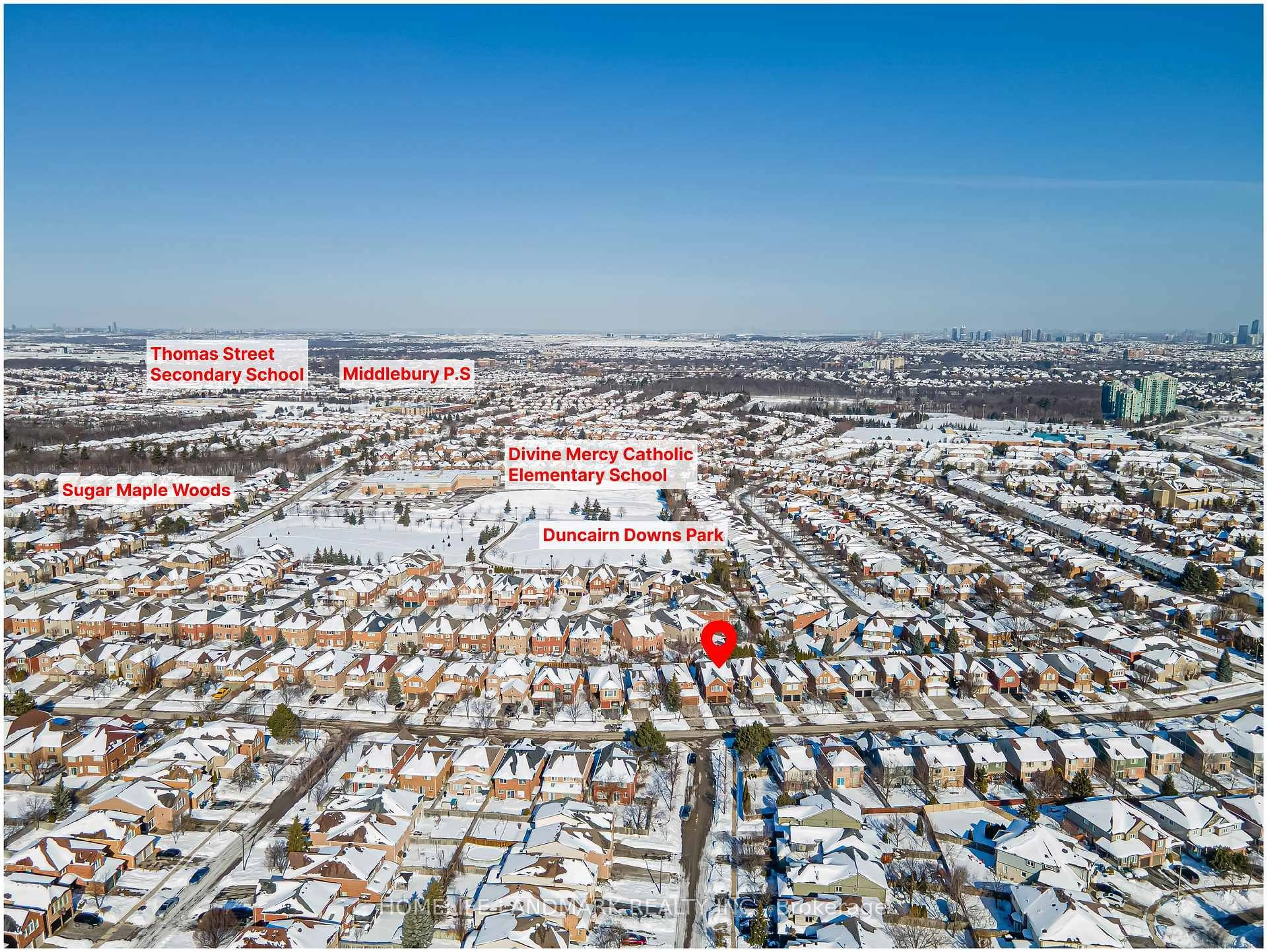 A pic from outside/outdoor area/front of a property/back of a property/a pic from drone, city buildings view from balcony for 5303 Russell View Rd, Mississauga Ontario L5M 5W1