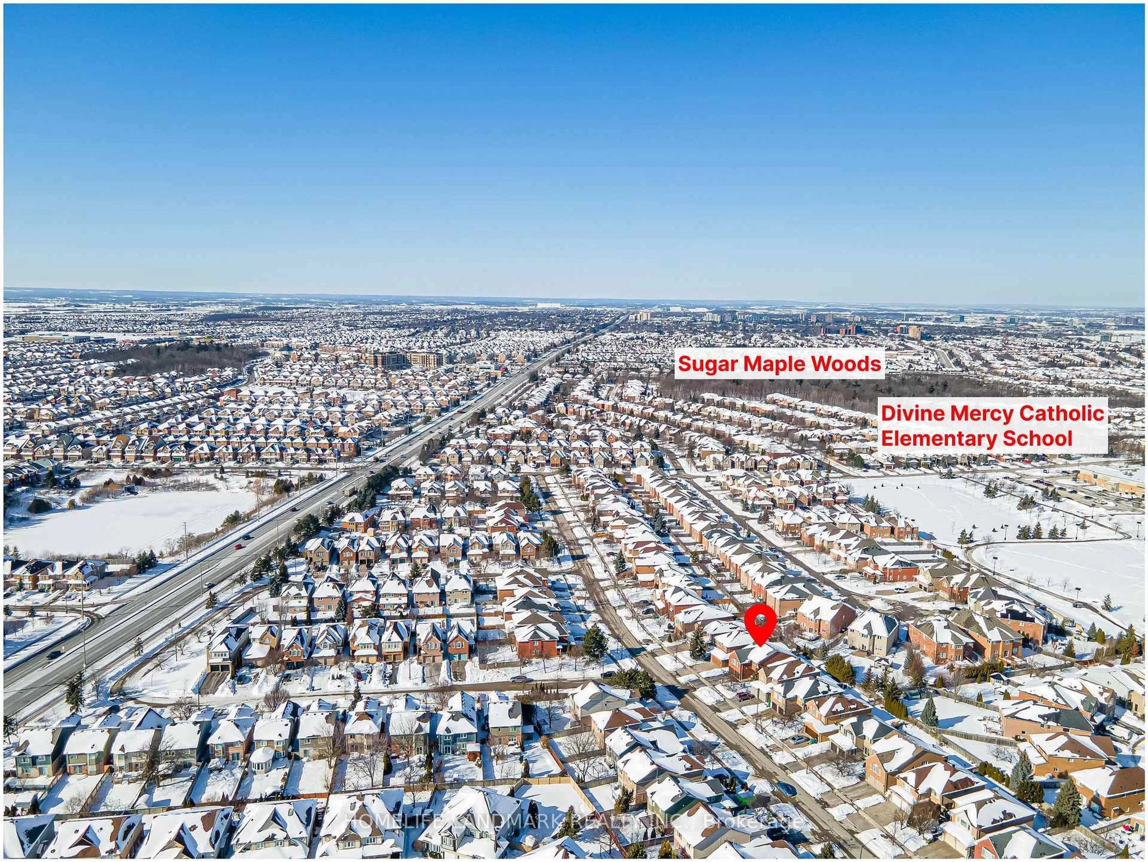 A pic from outside/outdoor area/front of a property/back of a property/a pic from drone, street for 5303 Russell View Rd, Mississauga Ontario L5M 5W1