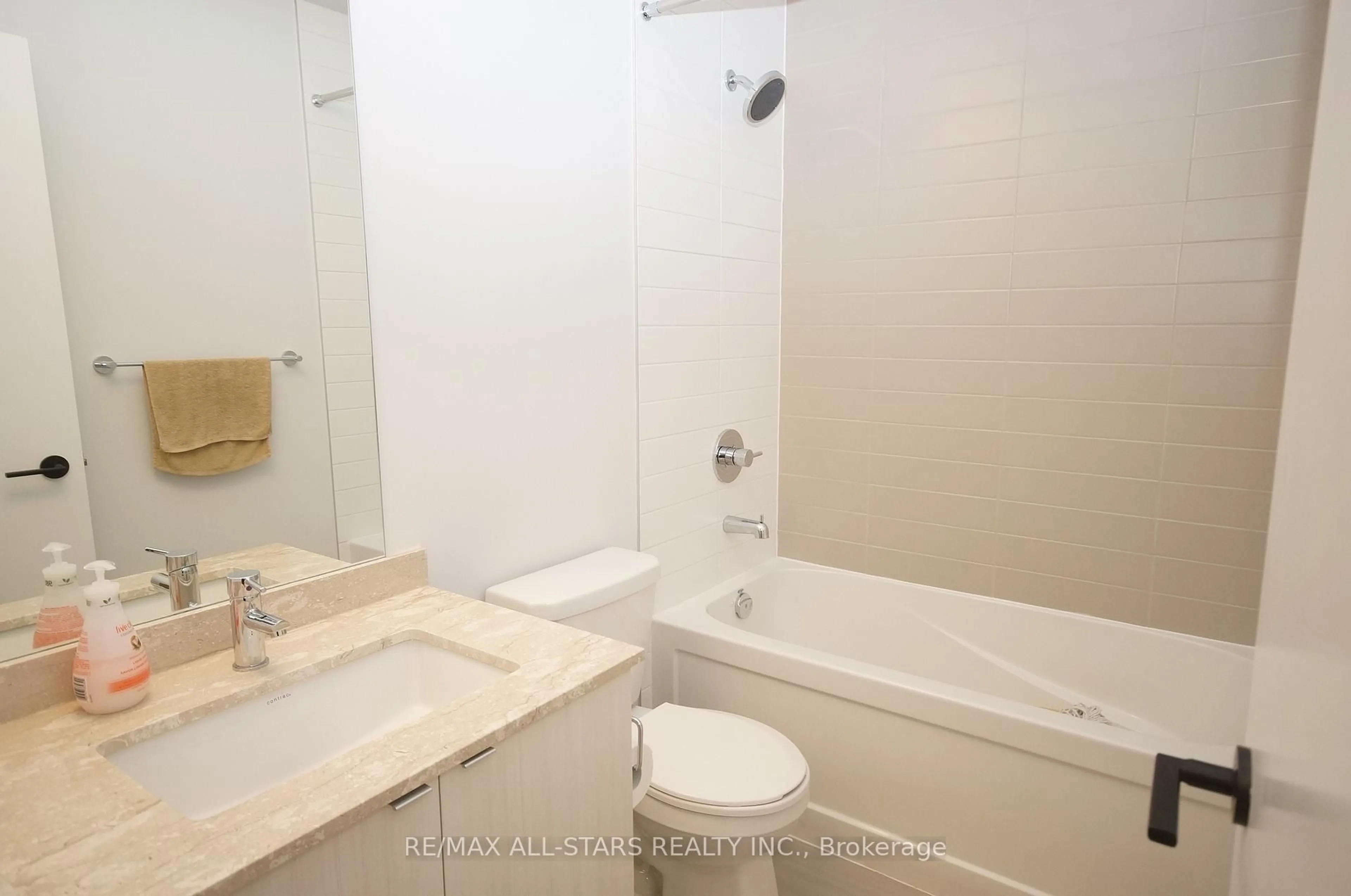 Standard bathroom, unknown for 4085 Parkside Village Dr ##301, Mississauga Ontario L5B 0K9