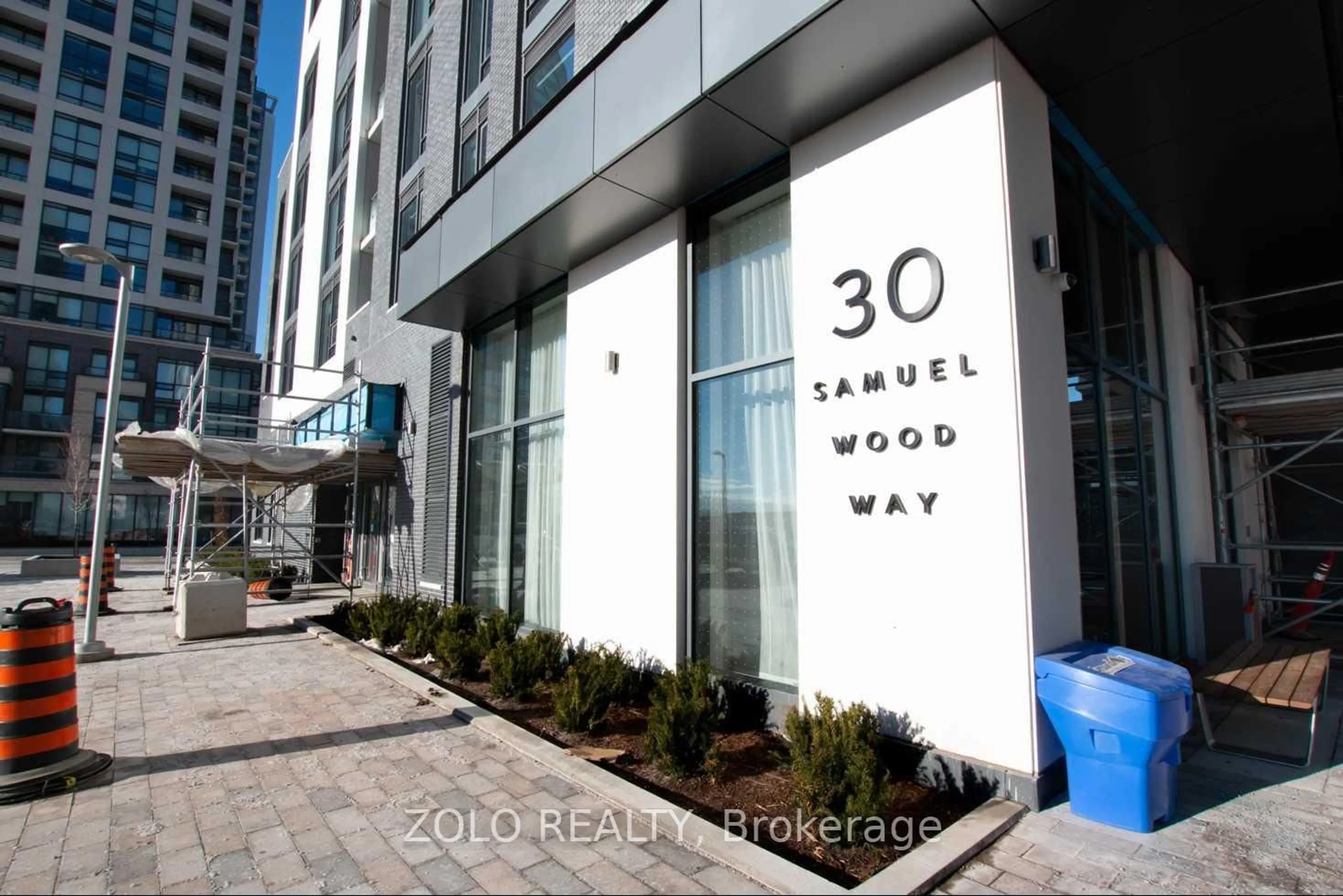 Indoor foyer for 30 Samuel Wood Way #903, Toronto Ontario M9B 0C9