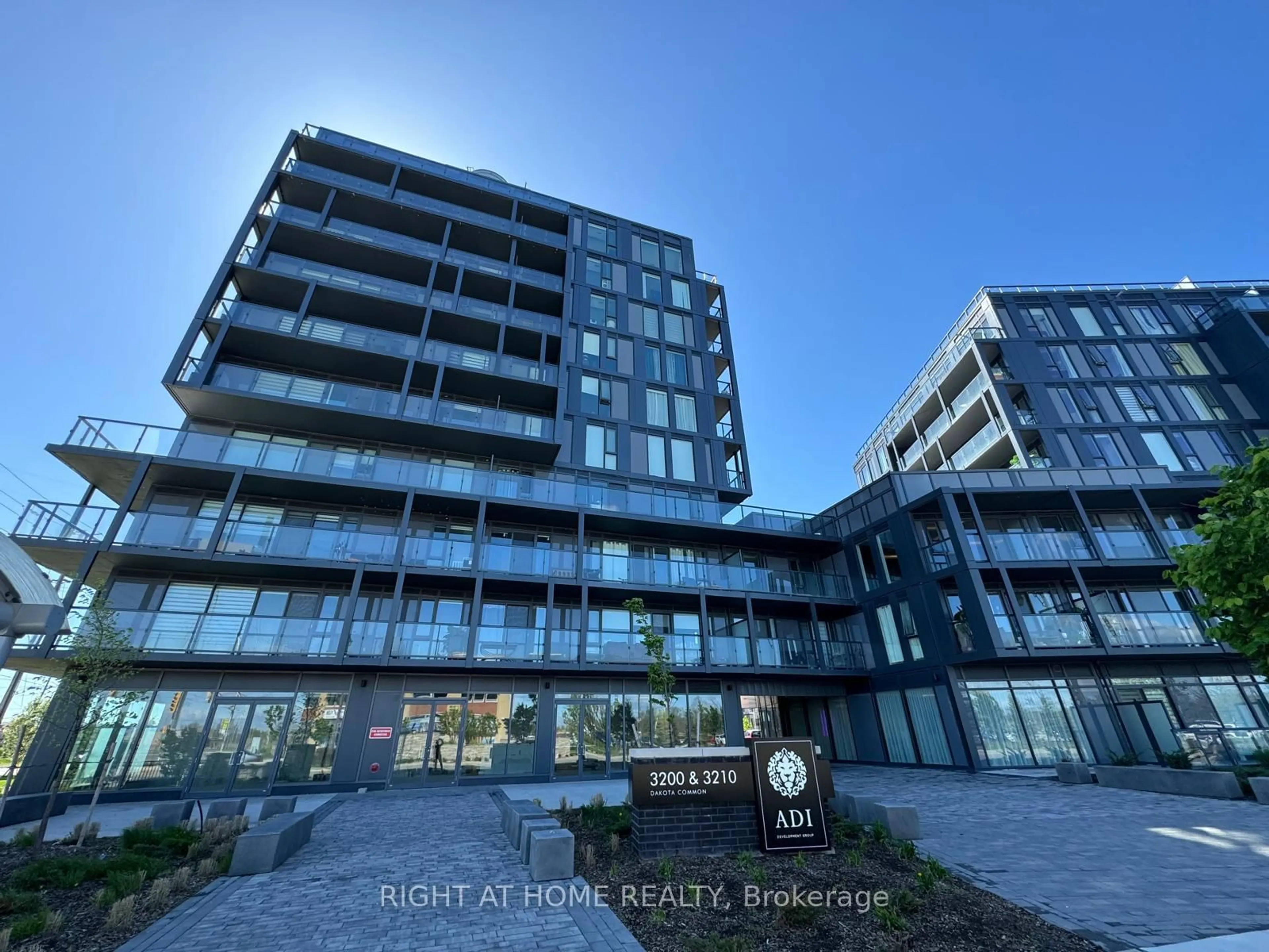 Unknown for 3200 Dakota Common #B1010, Burlington Ontario L7M 2A9