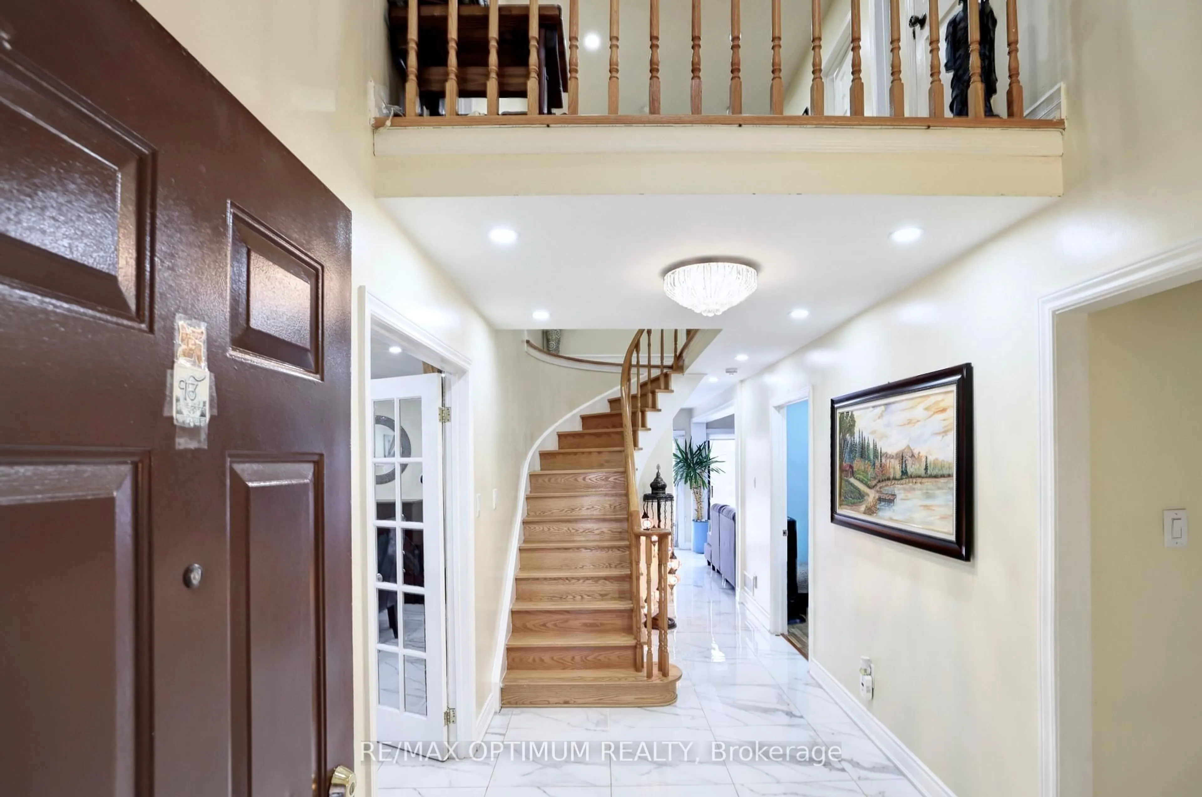 Indoor foyer for 5 Clydesdale Circ, Brampton Ontario L6Y 3R4