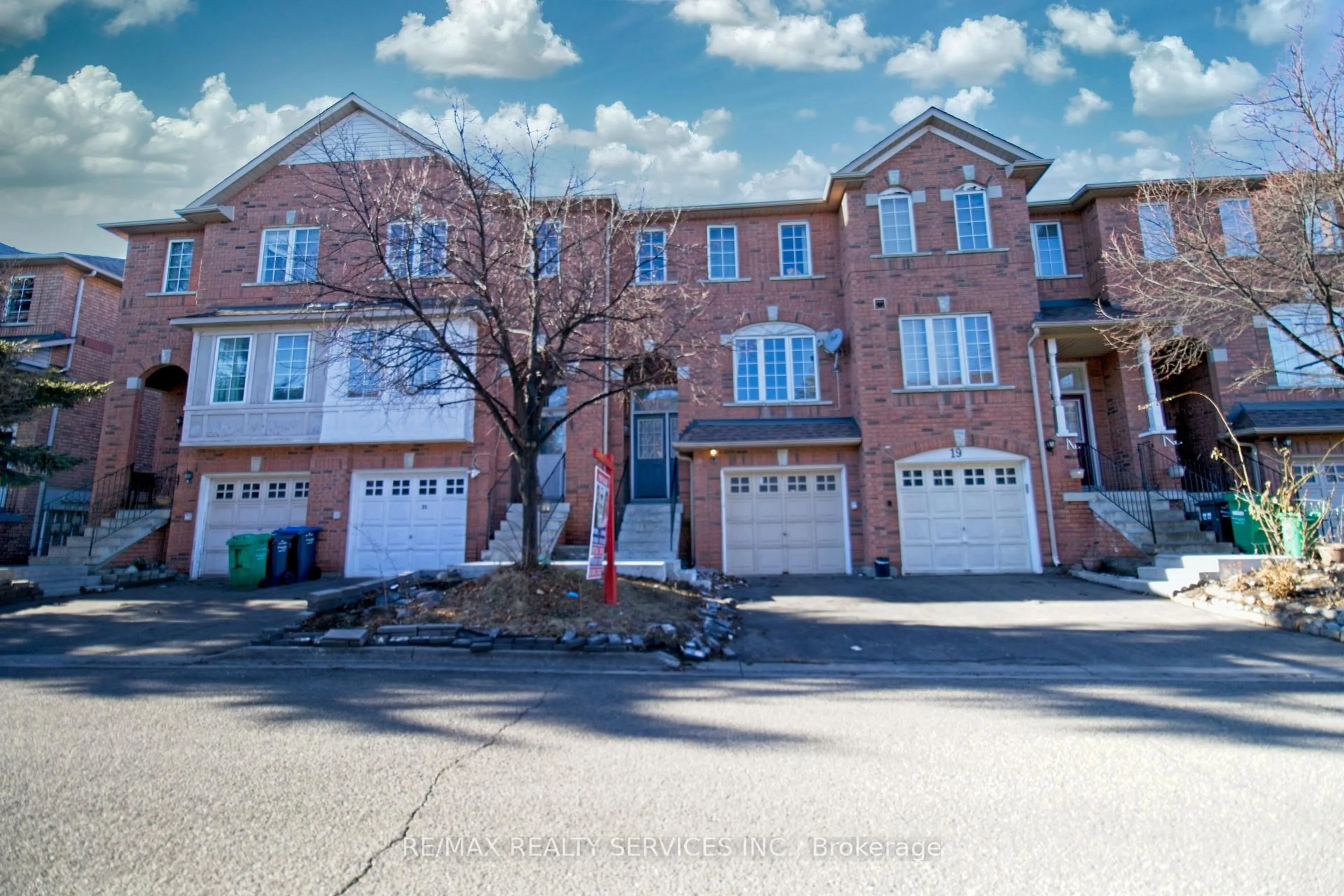 A pic from outside/outdoor area/front of a property/back of a property/a pic from drone, street for 170 Havelock Dr #21, Brampton Ontario L6W 4T3