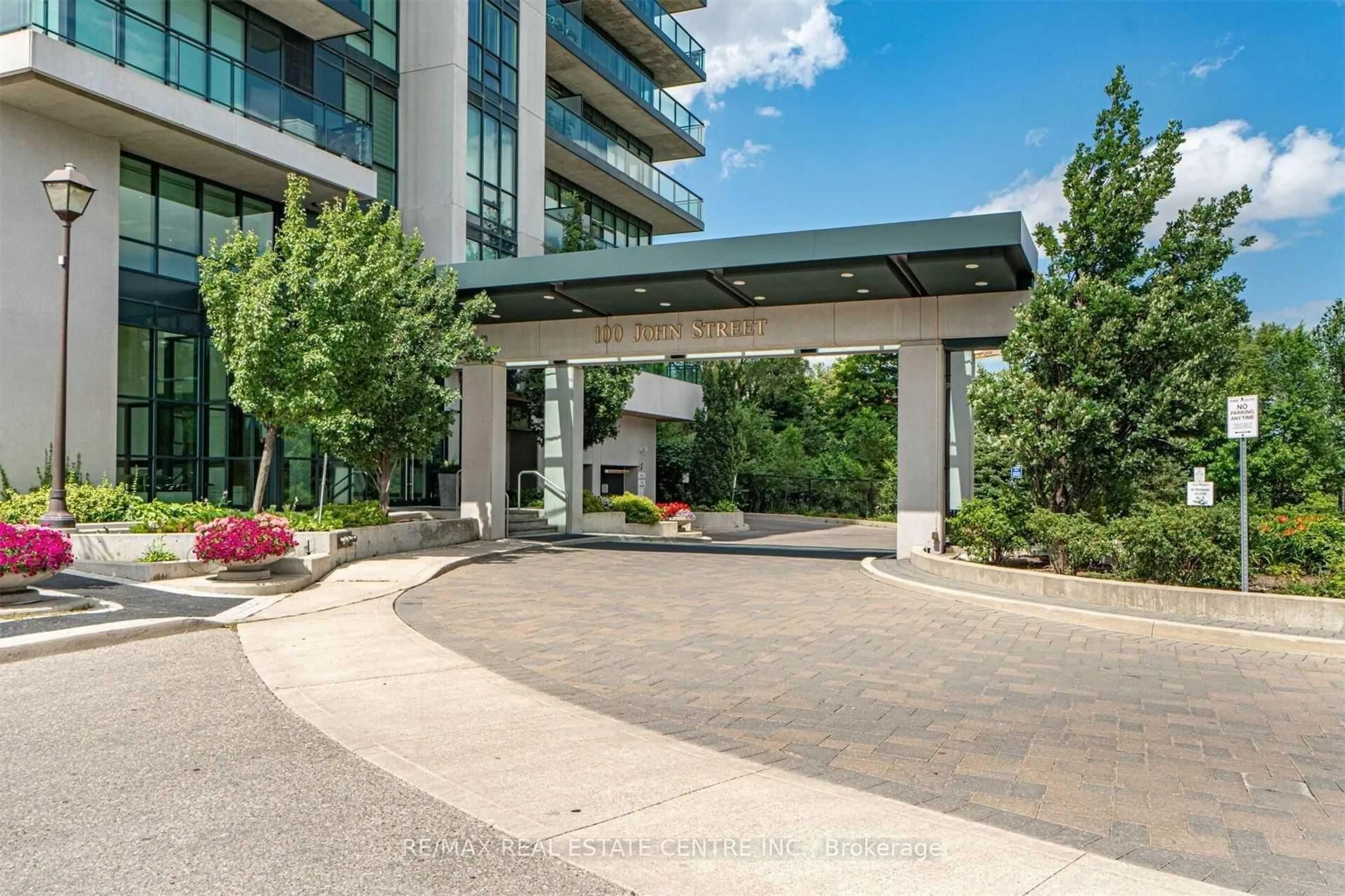 Indoor foyer for 100 John St #1203, Brampton Ontario L6W 0A8