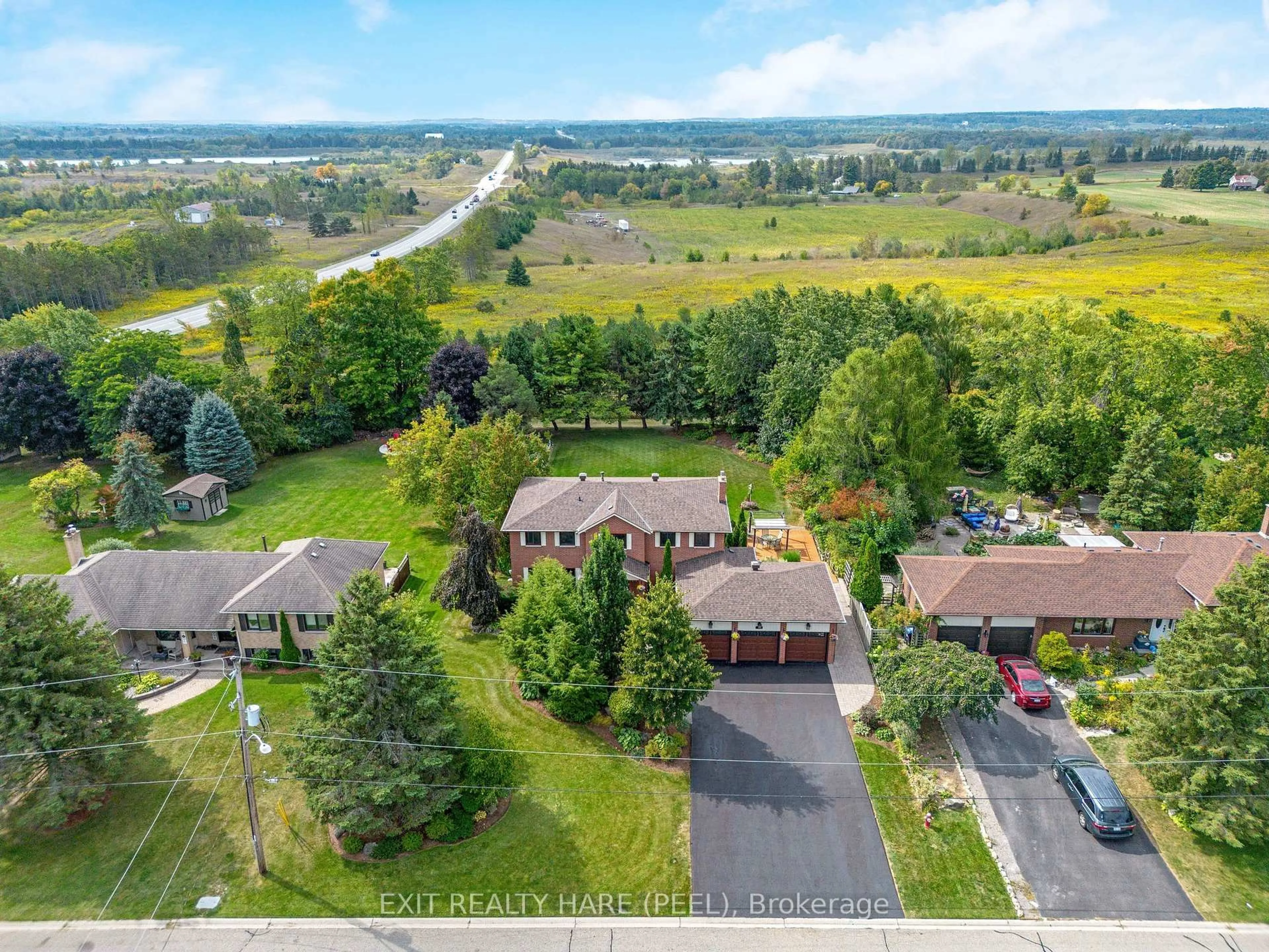 A pic from outside/outdoor area/front of a property/back of a property/a pic from drone, water/lake/river/ocean view for 50 Kevinwood Dr, Caledon Ontario L7K 0Z1
