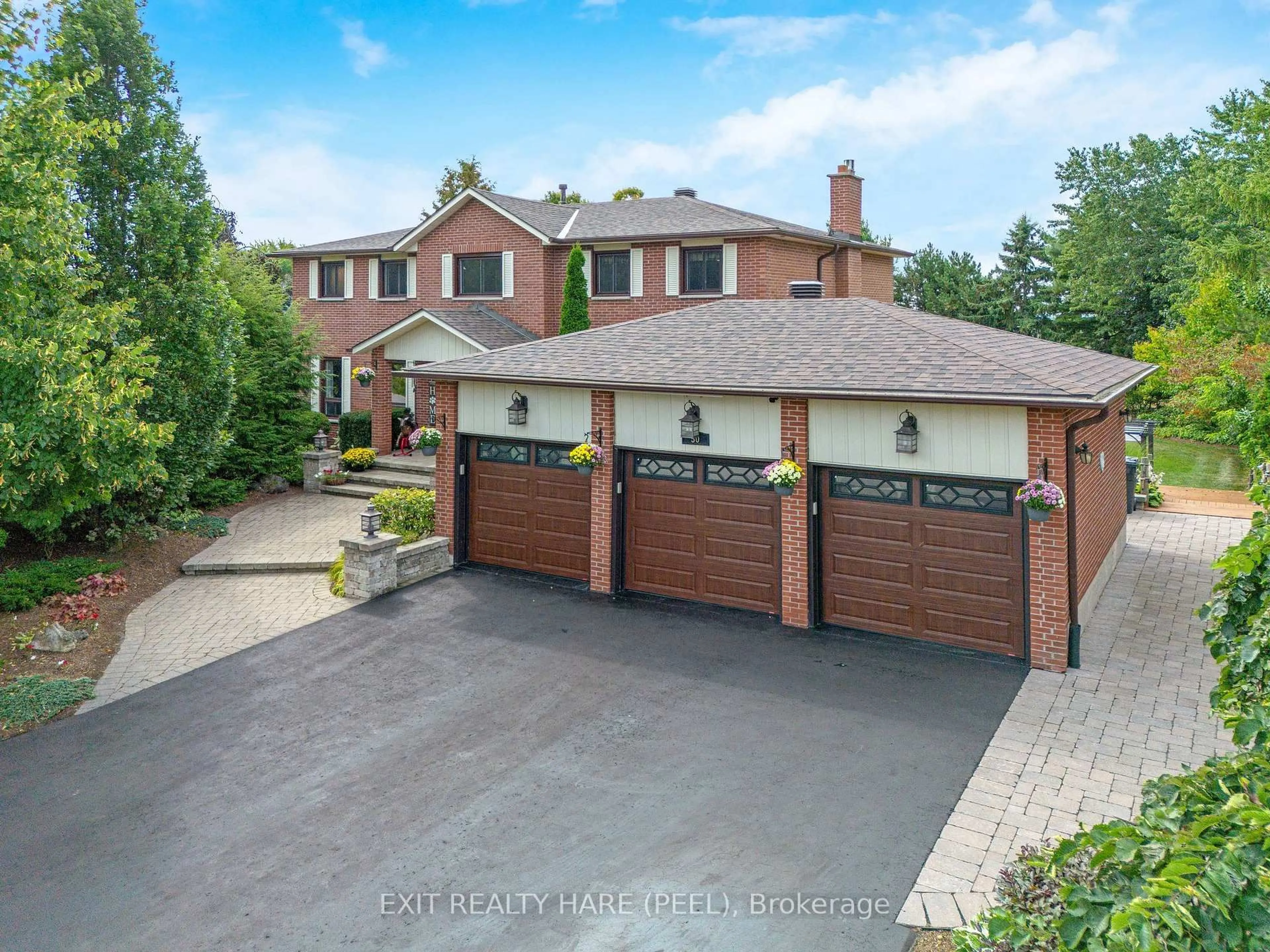 A pic from outside/outdoor area/front of a property/back of a property/a pic from drone, street for 50 Kevinwood Dr, Caledon Ontario L7K 0Z1