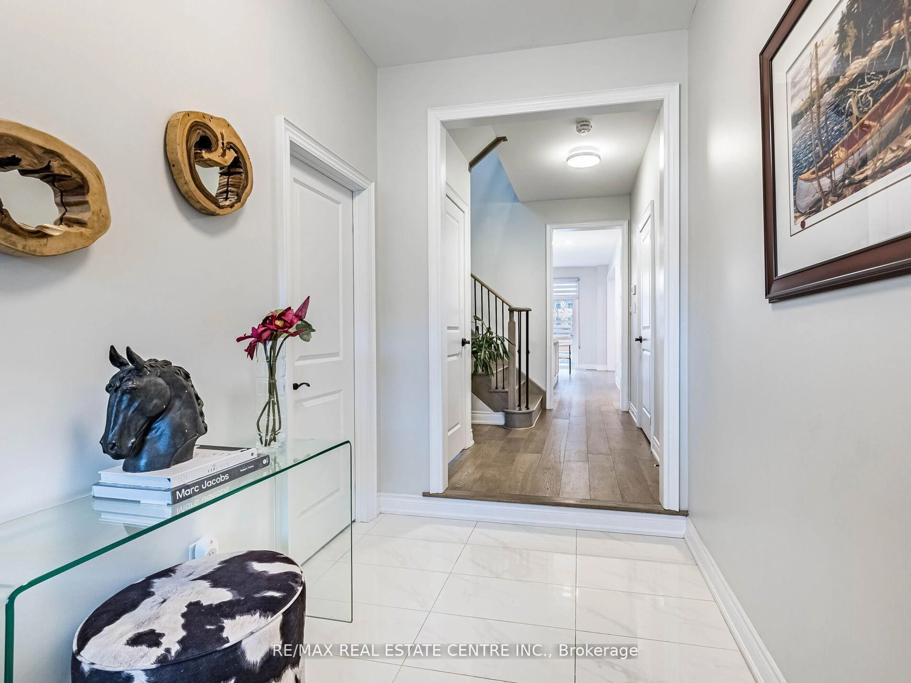 Indoor entryway for 3253 Mintwood Circ, Oakville Ontario L6H 7C3