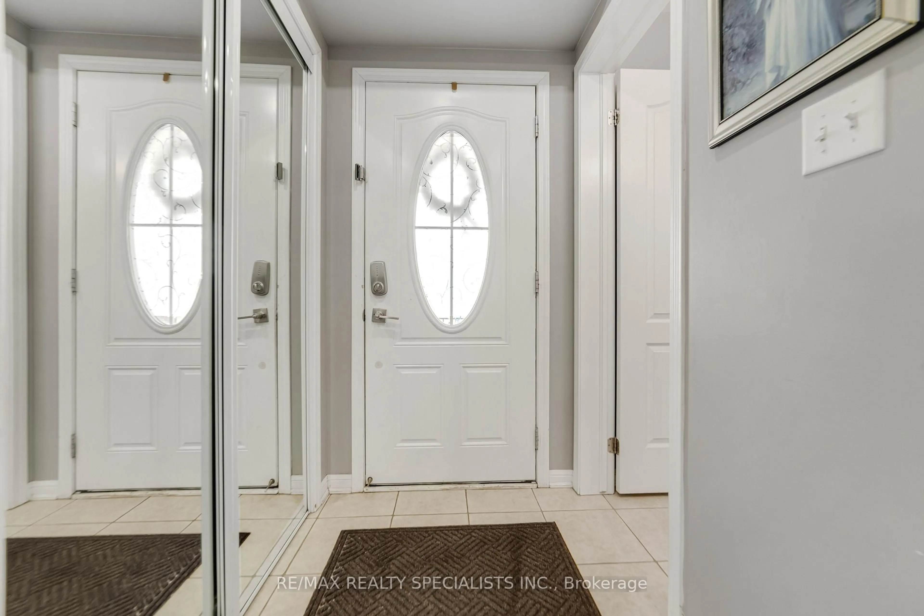 Indoor entryway for 22 Apple Valley Way, Brampton Ontario L6P 0W4