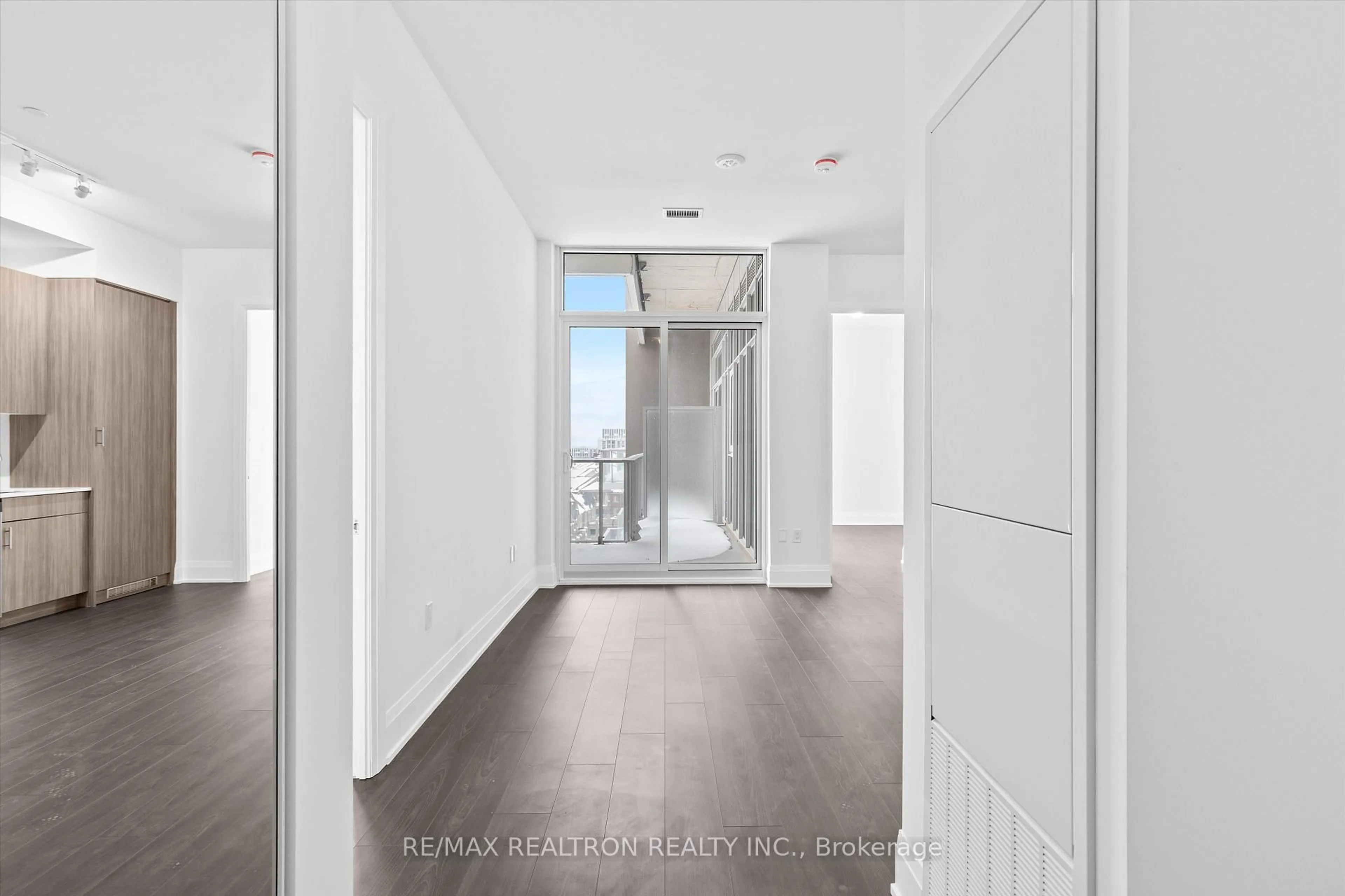 Indoor entryway for 412 Silver Maple Rd #PH120, Oakville Ontario L6H 7X8