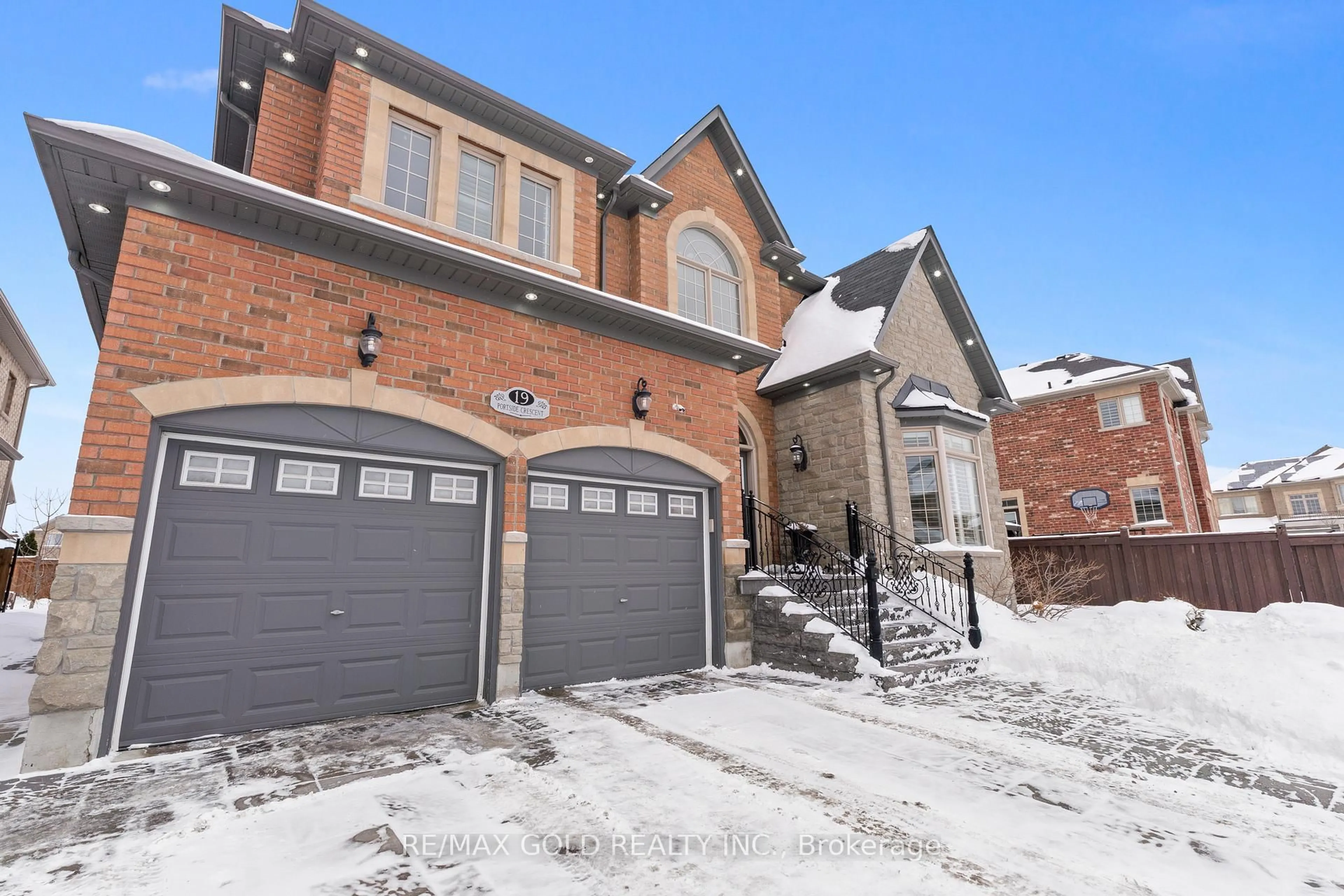 Home with brick exterior material, street for 19 Portside Cres, Brampton Ontario L6R 3P3
