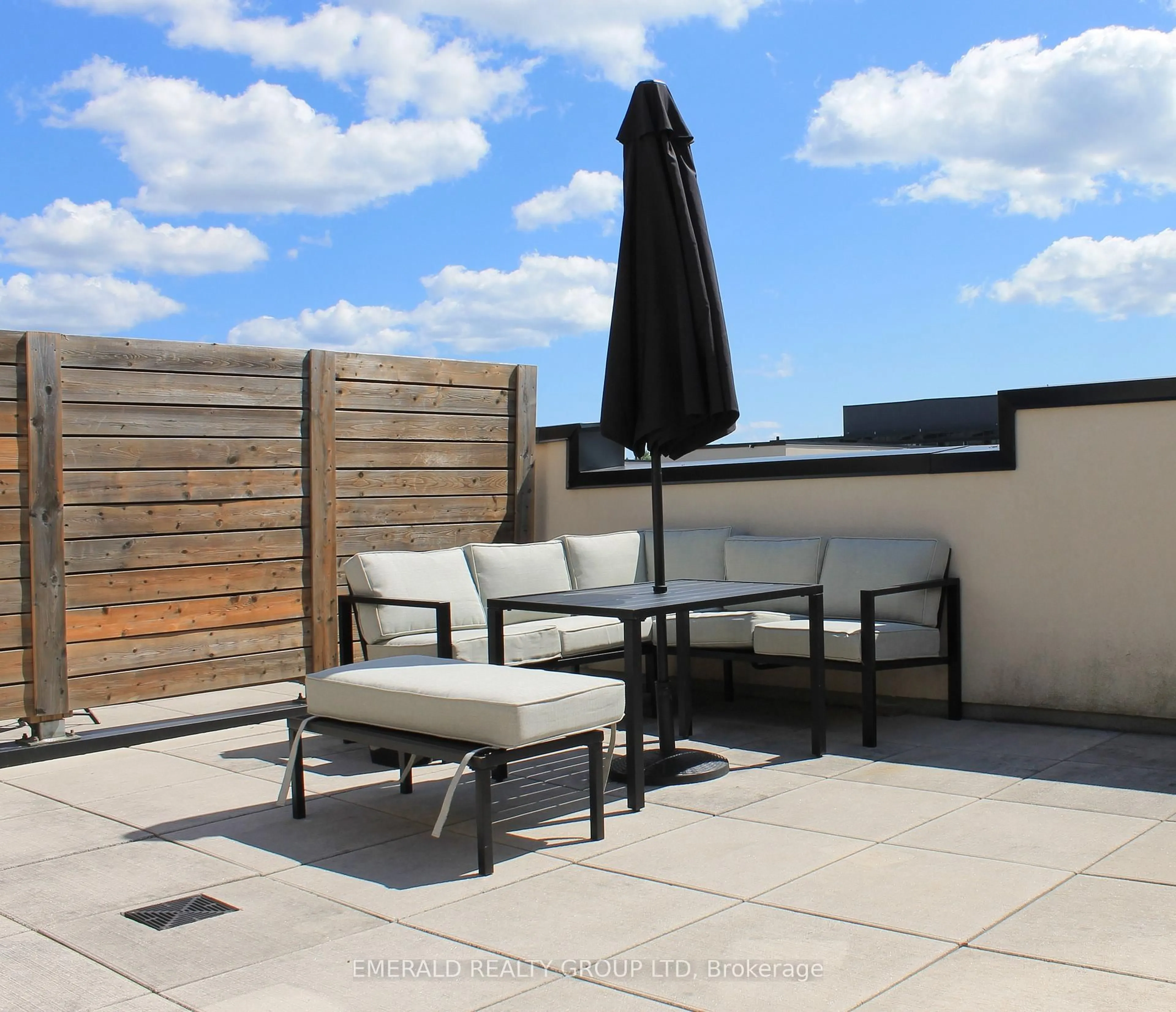 Patio, unknown for 1127 Cooke Blvd #507, Burlington Ontario L5M 7C5