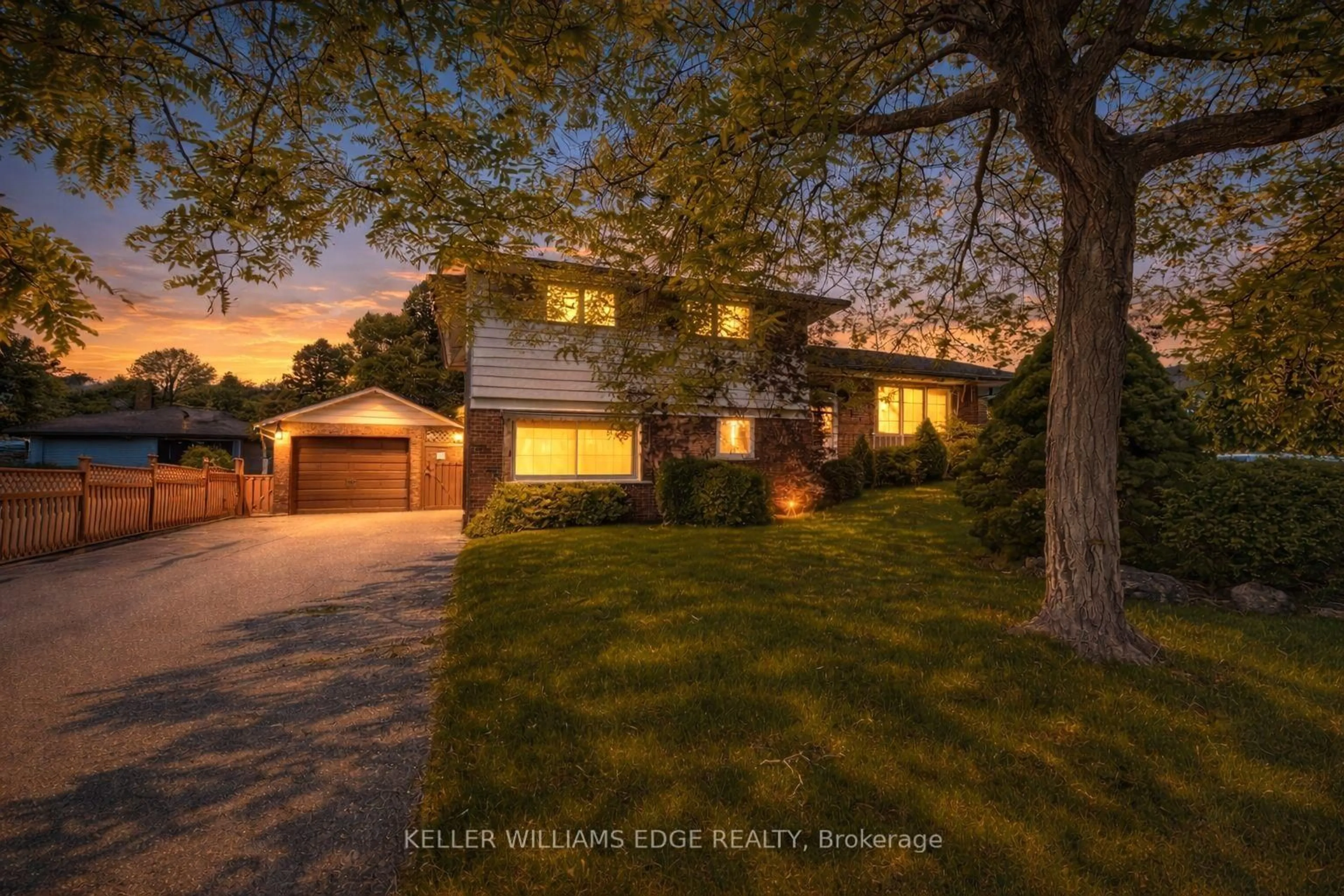 A pic from outside/outdoor area/front of a property/back of a property/a pic from drone, water/lake/river/ocean view for 765 Wesley St, Burlington Ontario L7R 3H3