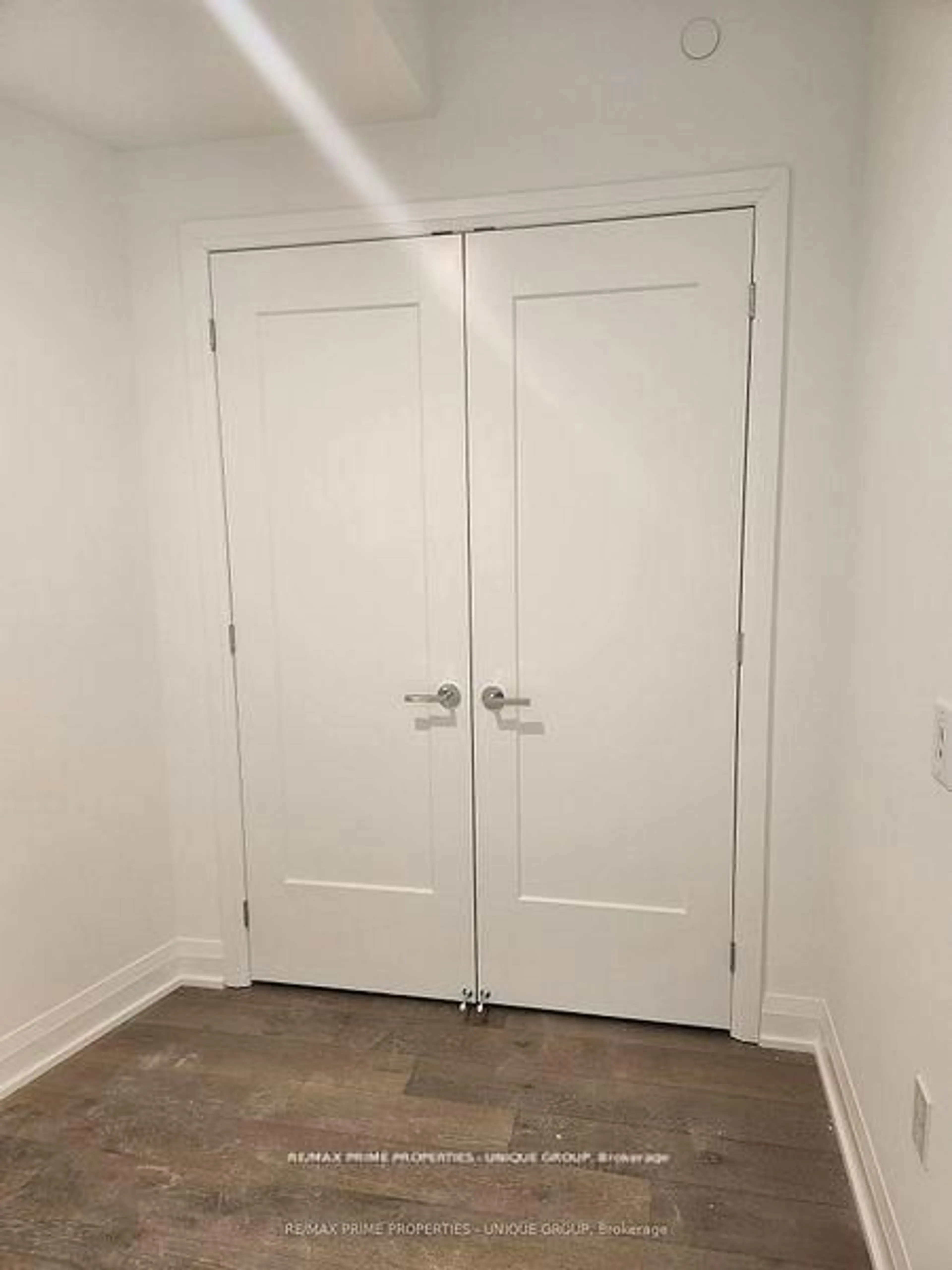 A pic of a room for 293 The Kingsway #808, Toronto Ontario M9K 3A9