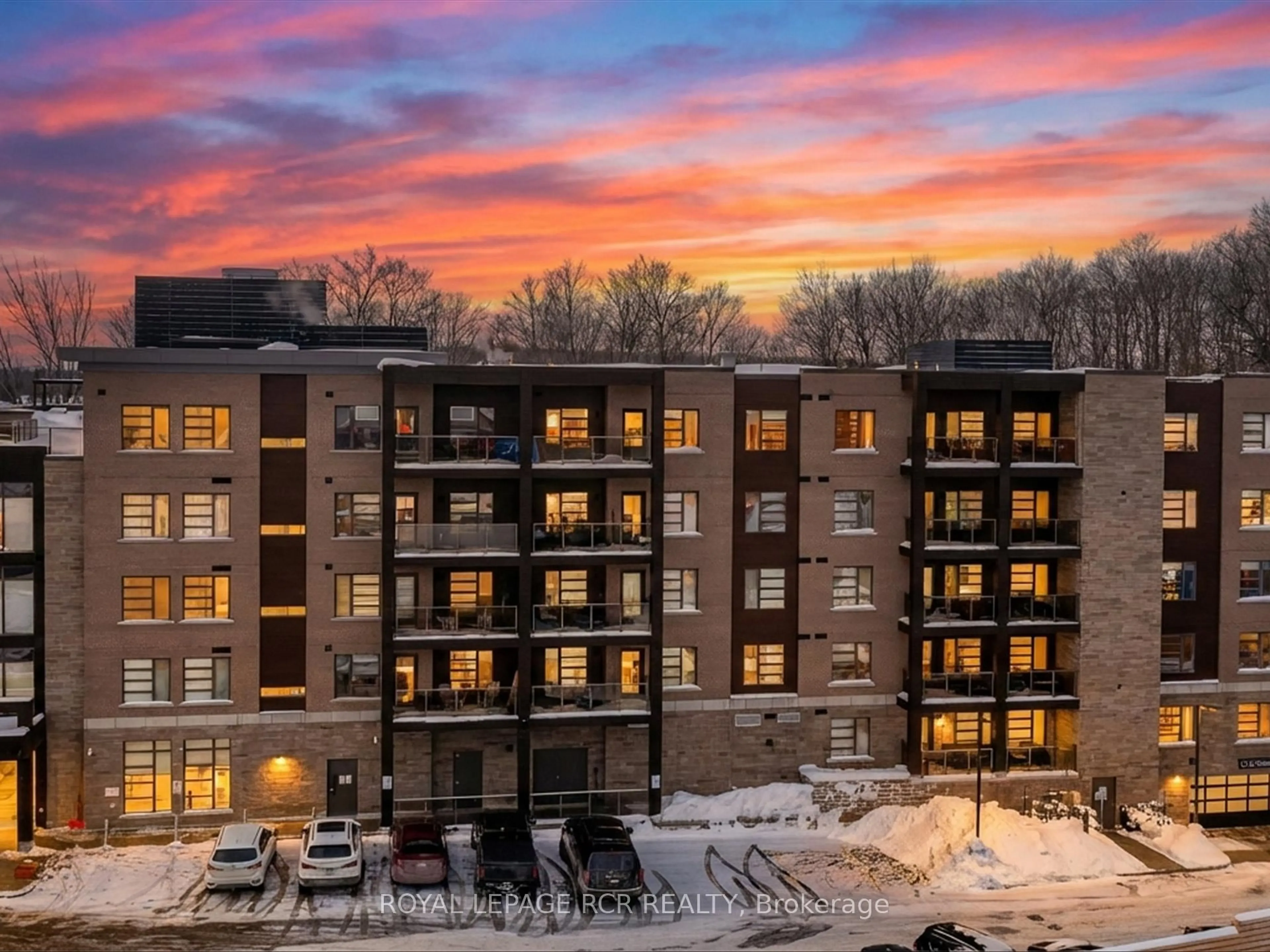 A pic from outside/outdoor area/front of a property/back of a property/a pic from drone, building for 105 Spencer Ave #209, Orangeville Ontario L9W 7S3