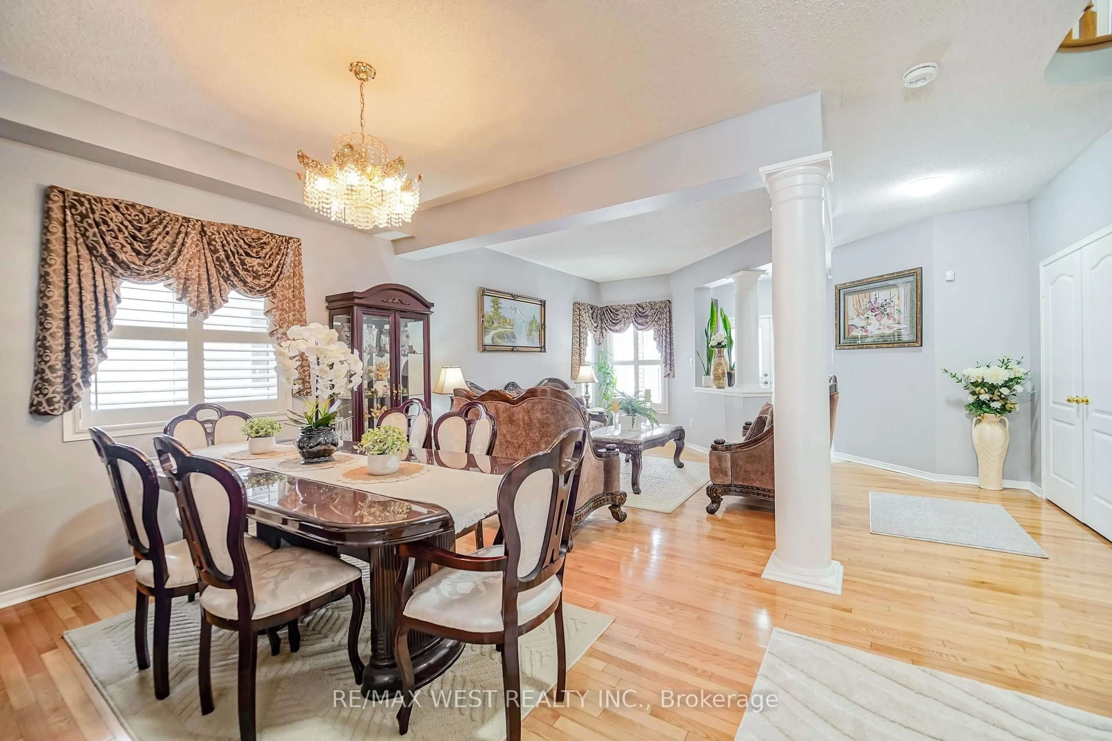 Dining room, wood/laminate floor for 38 Bottlebrush Dr, Brampton Ontario L6R 2Z5