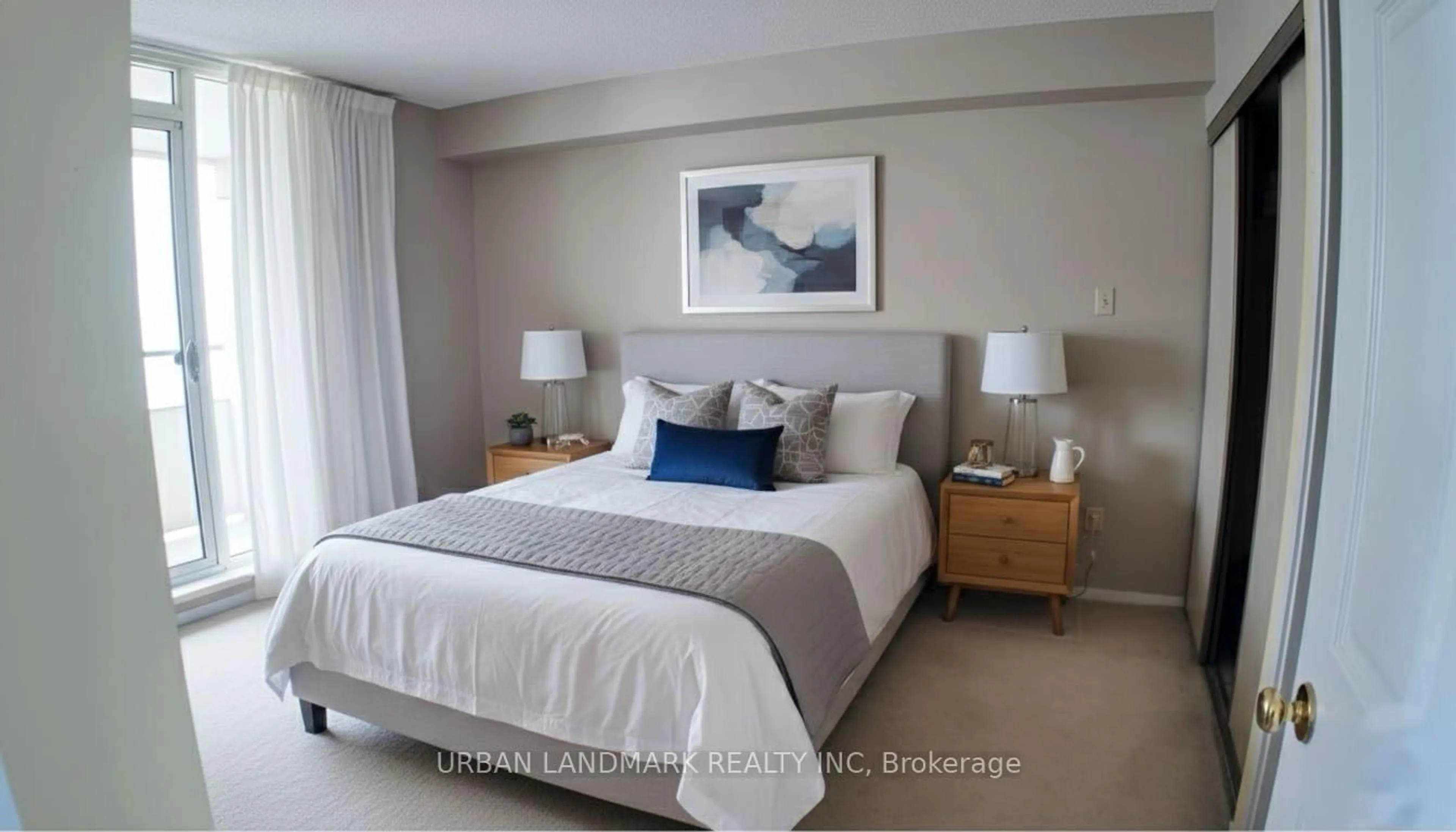 Bedroom with bed, unknown for 55 Elm Dr #1901, Mississauga Ontario L5B 3Z3