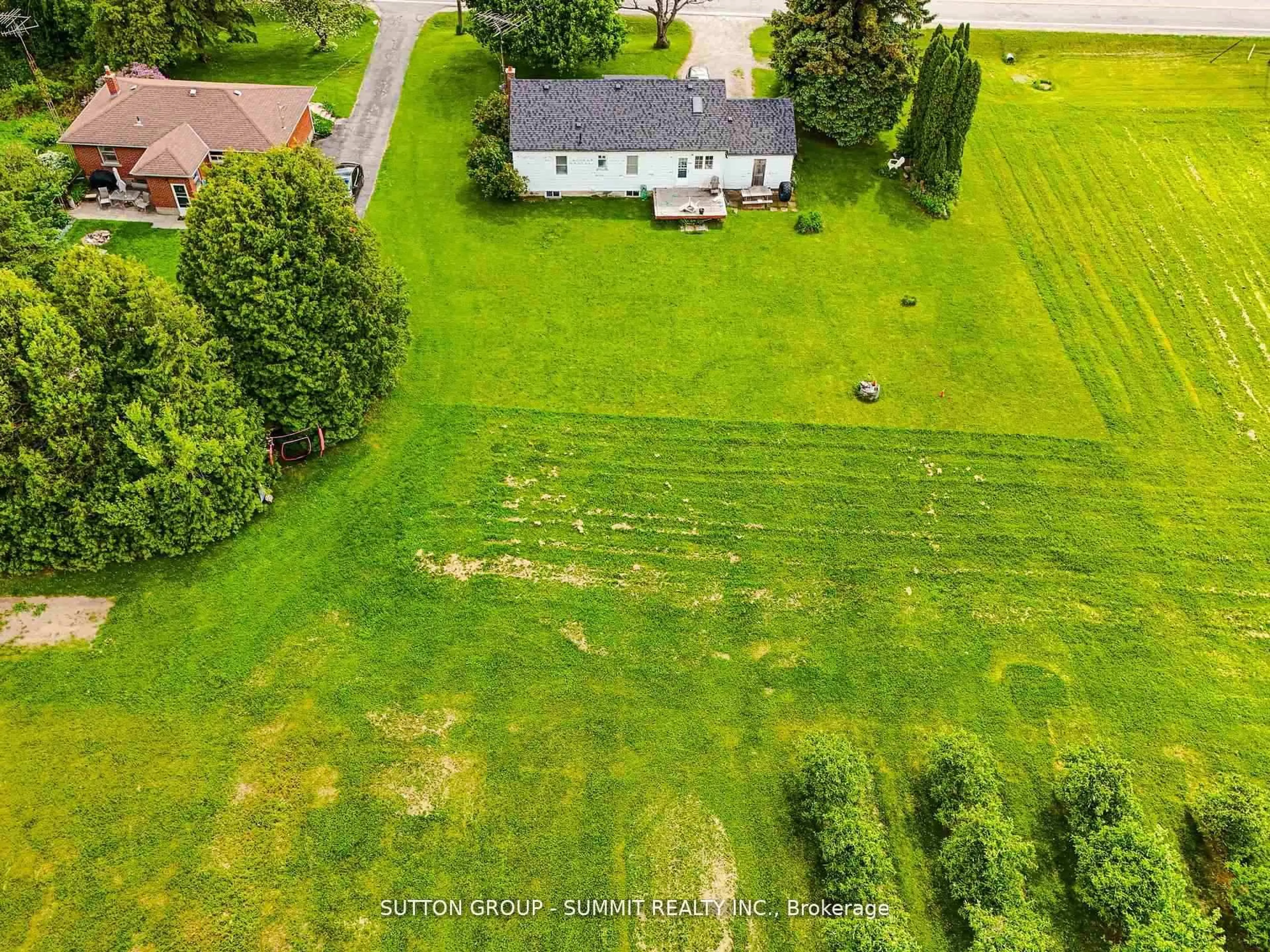 A pic from outside/outdoor area/front of a property/back of a property/a pic from drone, water/lake/river/ocean view for 8555 Heritage Rd, Brampton Ontario L6Y 0E4