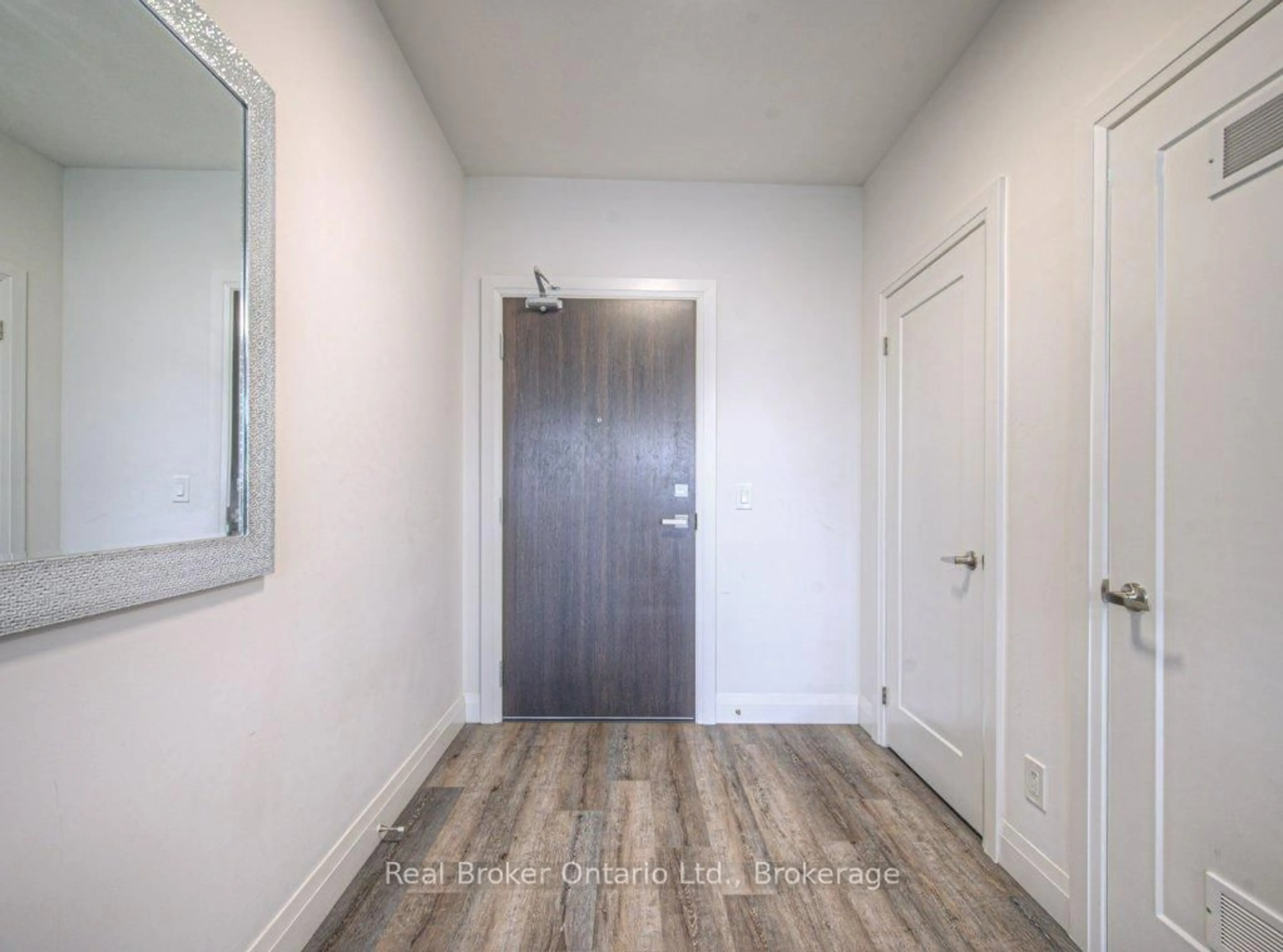 Indoor entryway for 500 Brock Ave #705, Burlington Ontario L7S 0A5