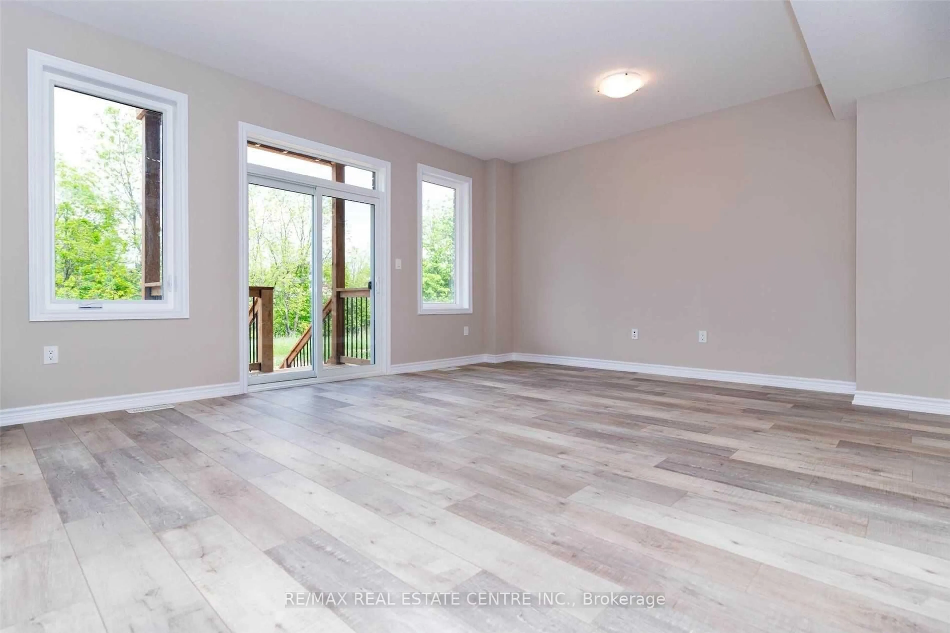 A pic of a room for 445 Ontario St #17, Milton Ontario L9T 9K2