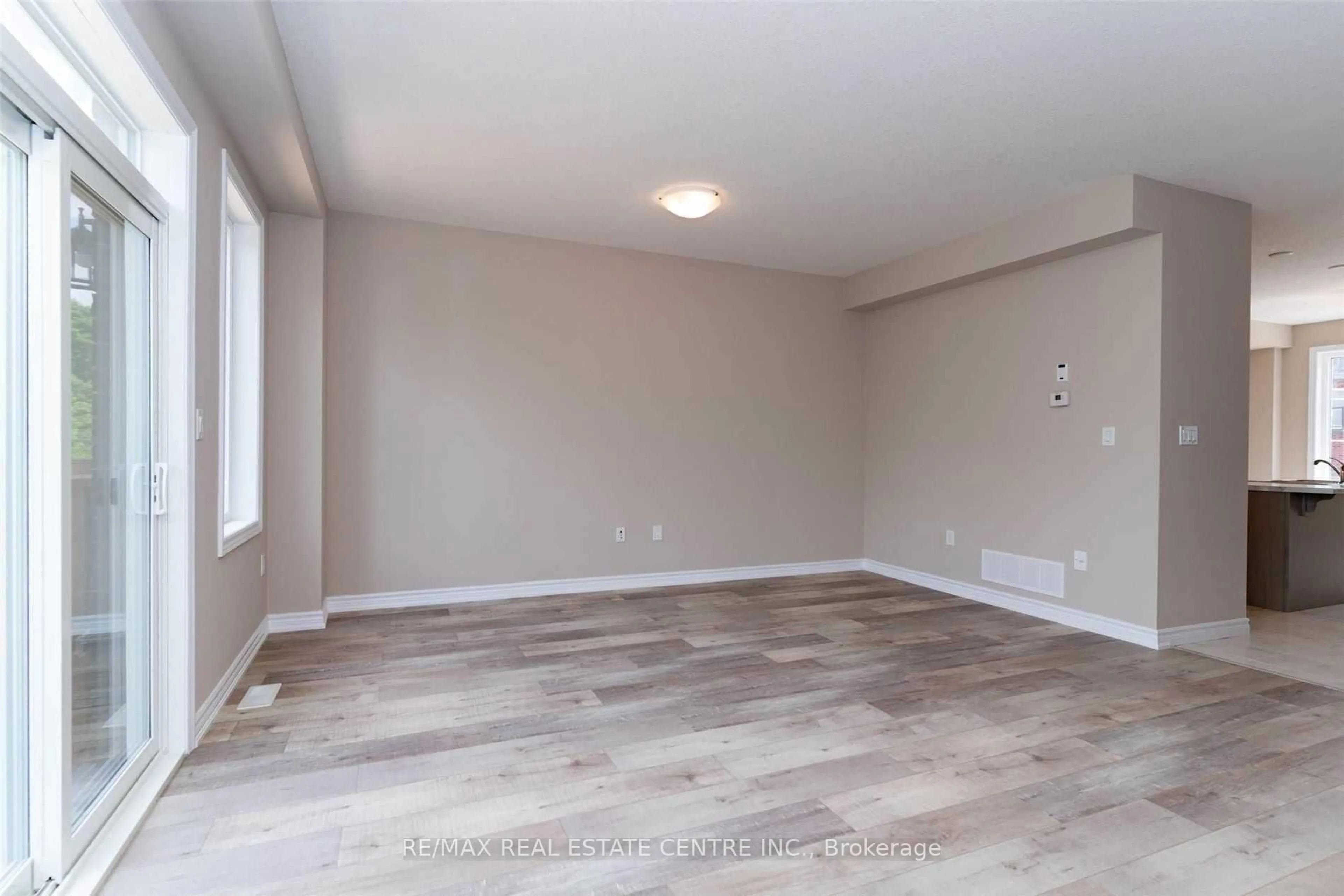 A pic of a room for 445 Ontario St #17, Milton Ontario L9T 9K2