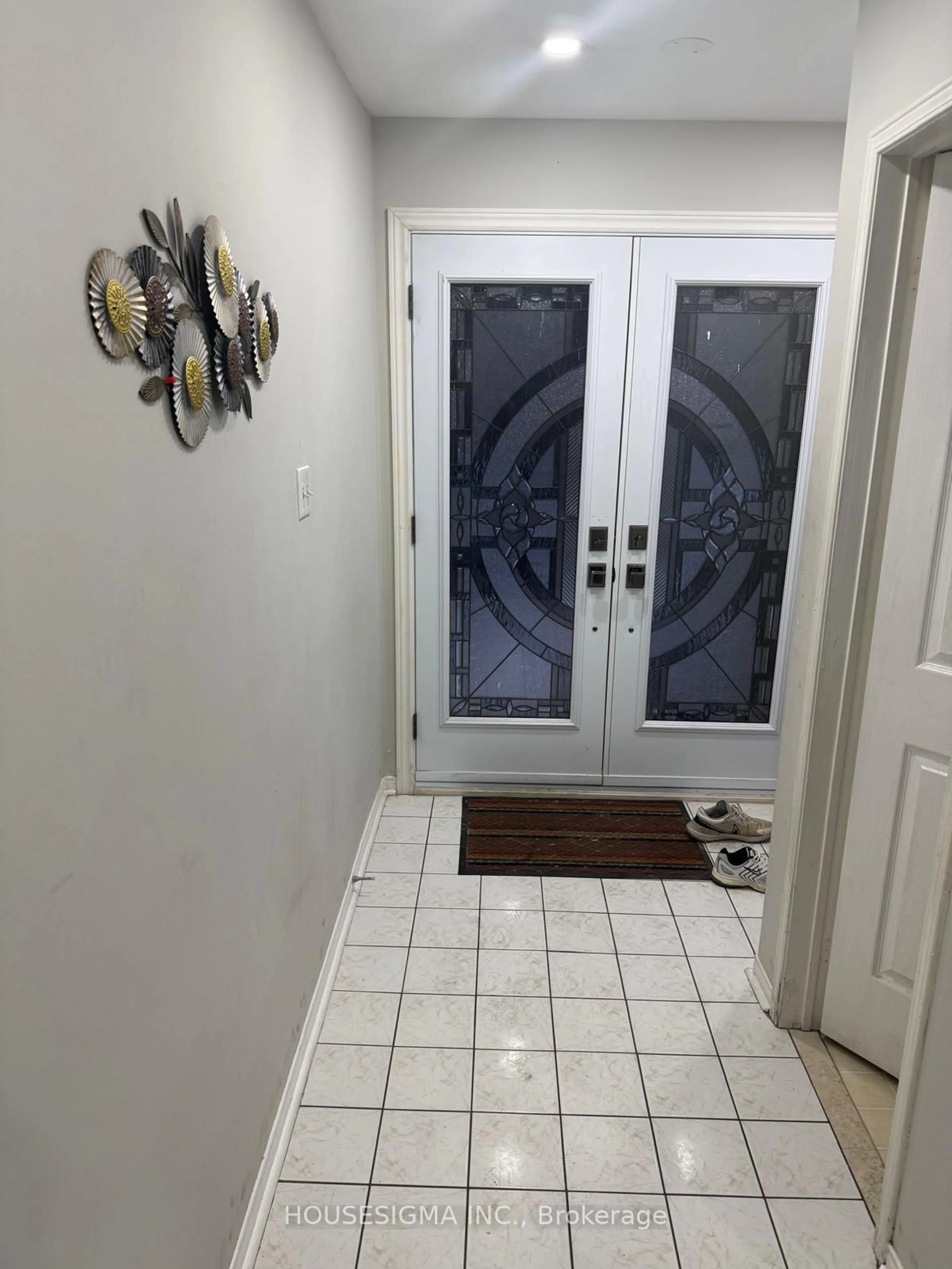 Indoor entryway for 3 Sinclair Crt, Brampton Ontario L6X 4P5