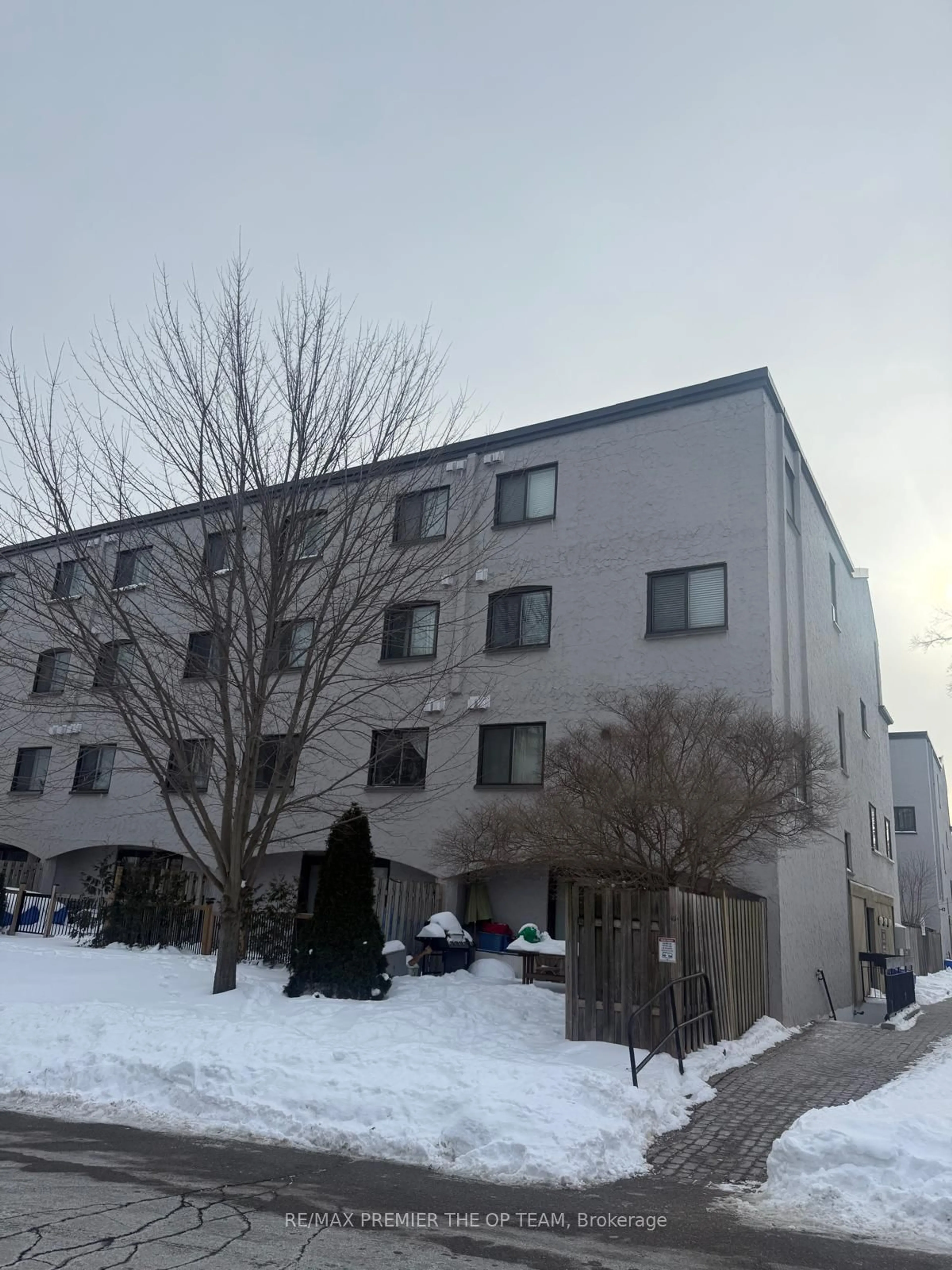 Unknown for 1016 Falgarwood Dr #37, Oakville Ontario L6H 2P5