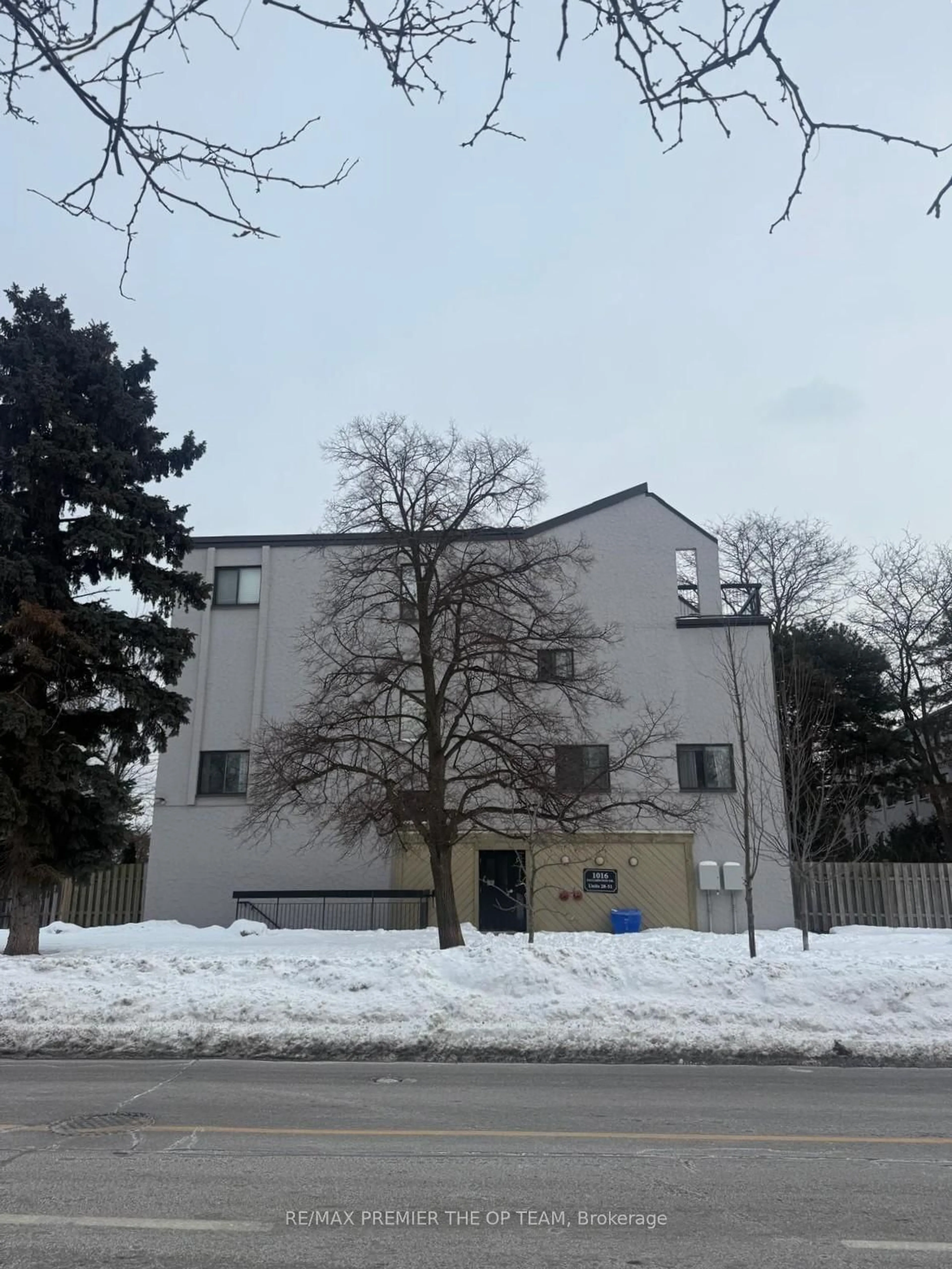 Parking for 1016 Falgarwood Dr #37, Oakville Ontario L6H 2P5