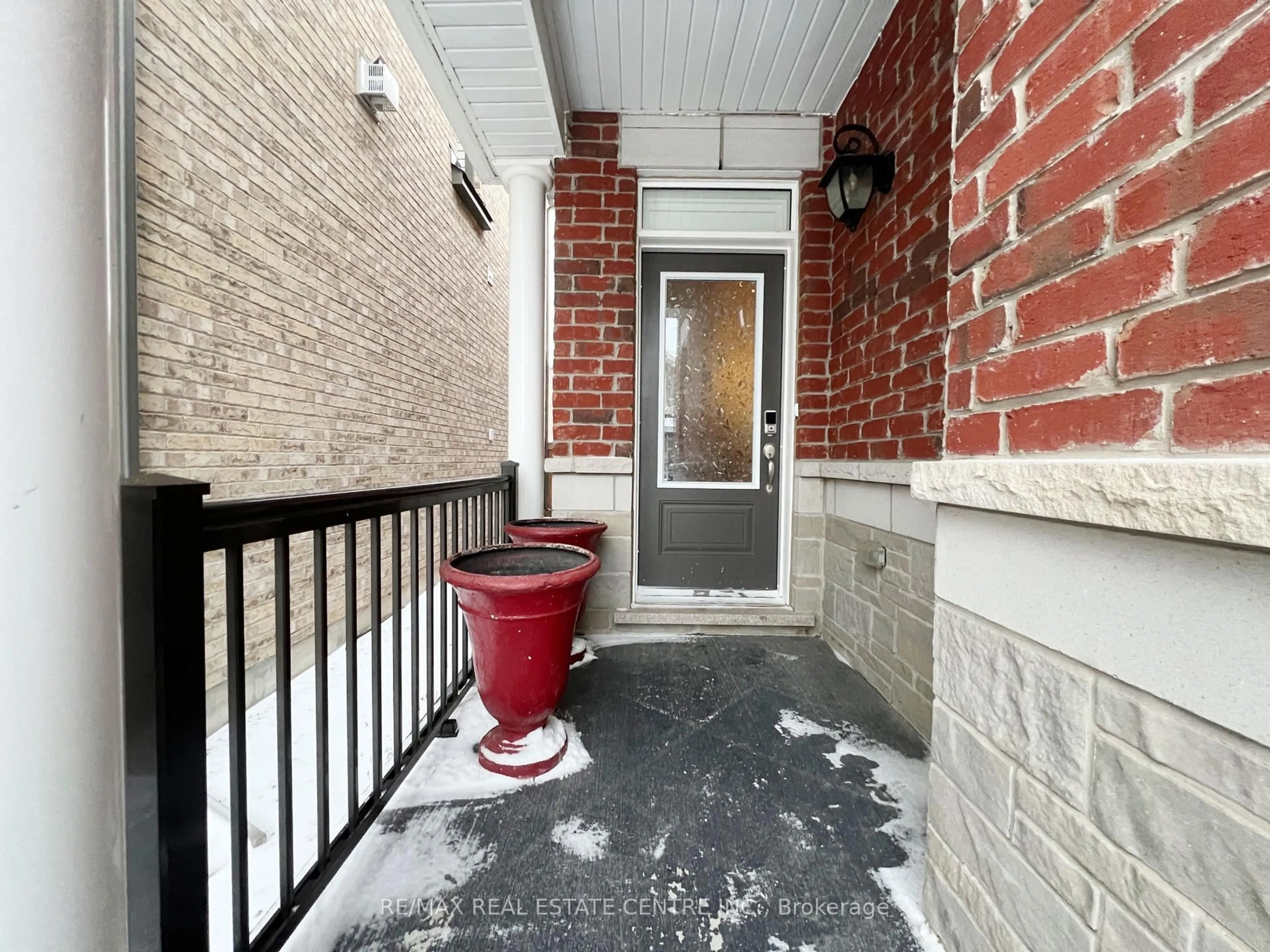 Indoor entryway for 1300 Basswood Cres, Milton Ontario L9T 7E7