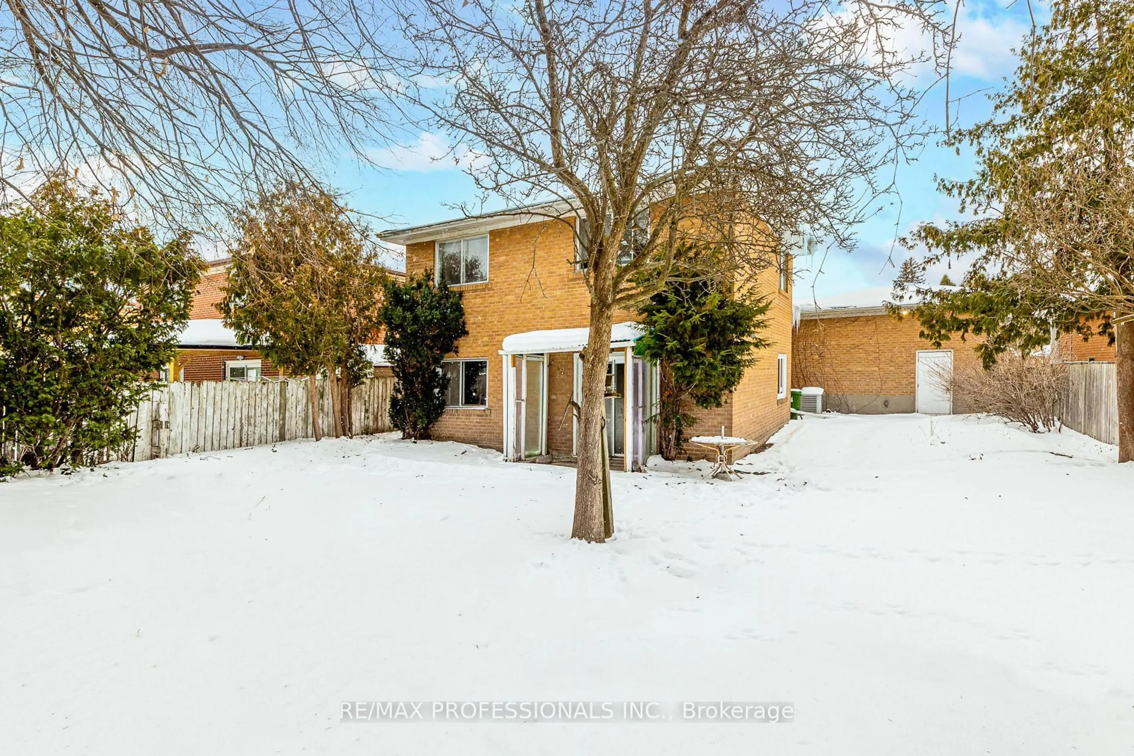 A pic from outside/outdoor area/front of a property/back of a property/a pic from drone, street for 34 Turnvale Rd, Toronto Ontario M9V 1L7