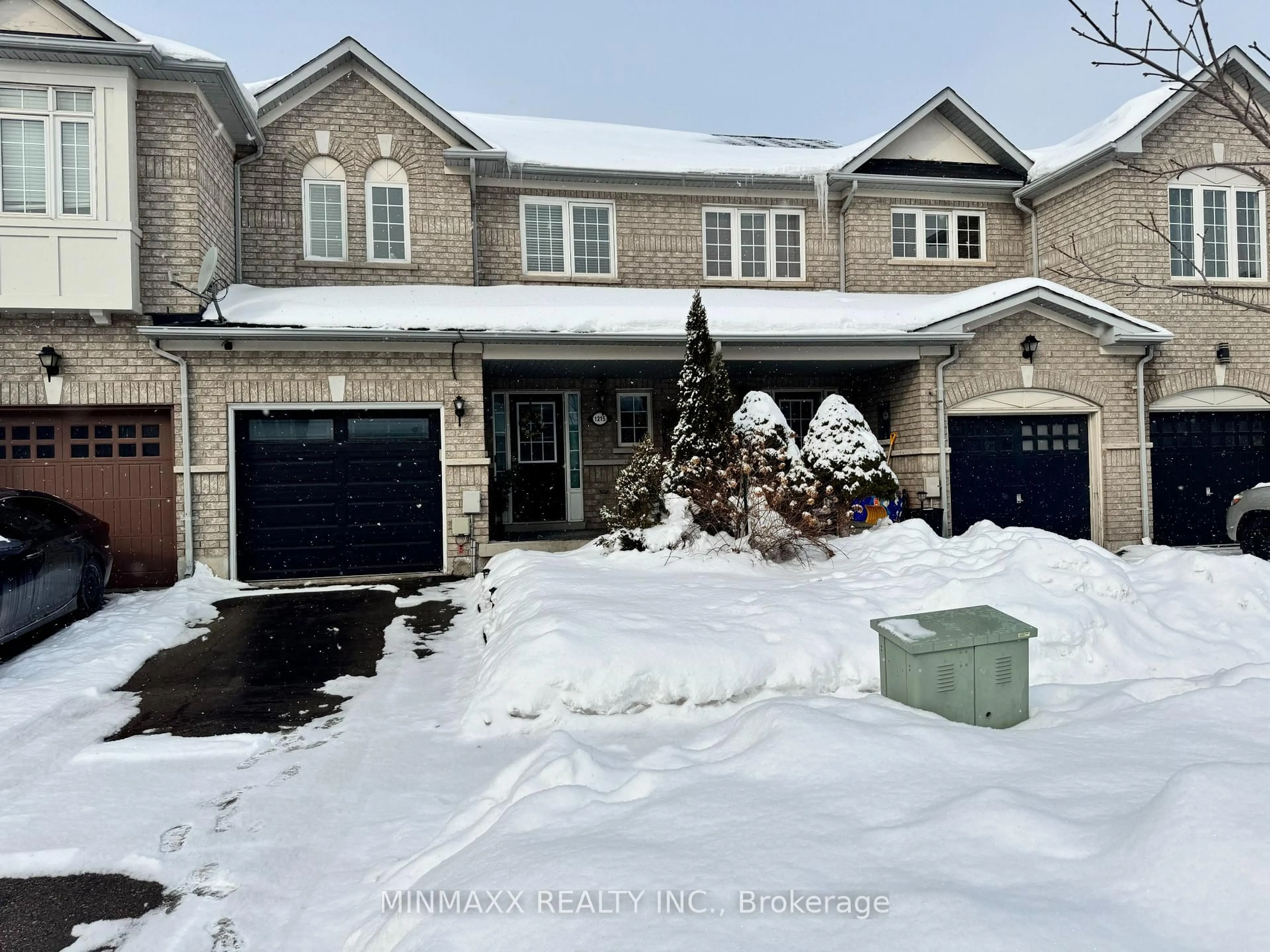 A pic from outside/outdoor area/front of a property/back of a property/a pic from drone, street for 1215 Lamont Cres, Milton Ontario L9T 6N6